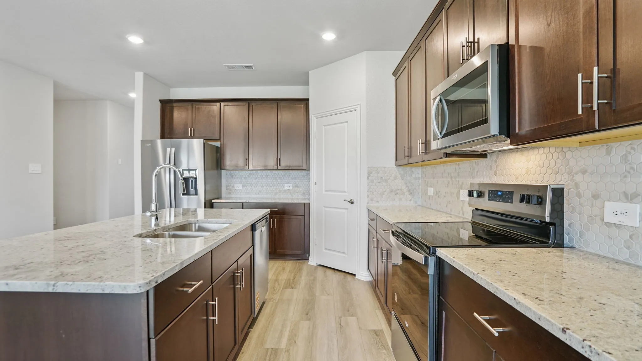  Photo is not of the actual home, but is an inspirational photo of builder’s model home and may depict options, furnishings, and/or decorator features that are not included.
