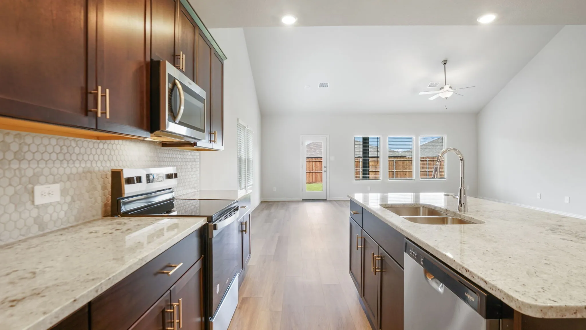 Photo is not of the actual home, but is an inspirational photo of builder’s model home and may depict options, furnishings, and/or decorator features that are not included.
