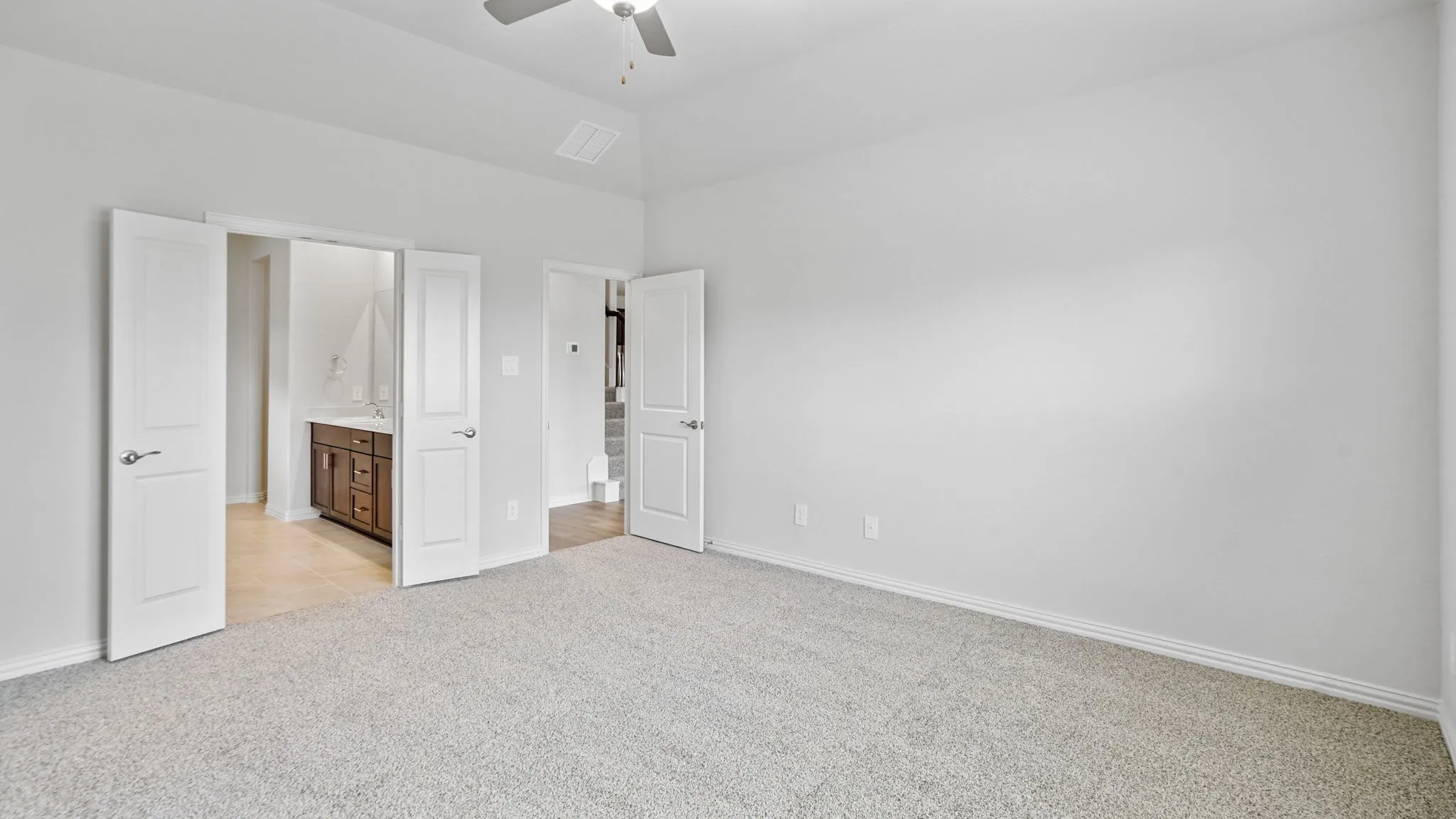  Photo is not of the actual home, but is an inspirational photo of builder’s model home and may depict options, furnishings, and/or decorator features that are not included.
