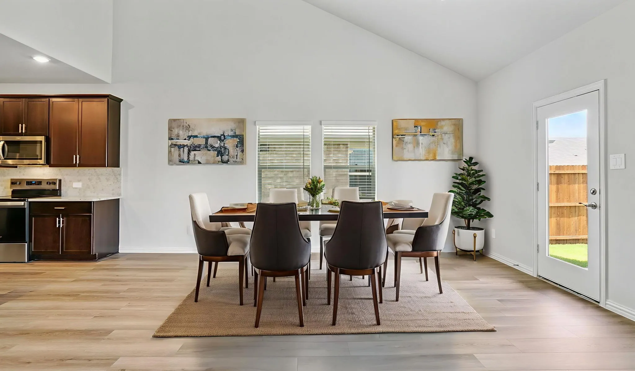  Photo is not of the actual home, but is an inspirational photo of builder’s model home and may depict options, furnishings, and/or decorator features that are not included.
