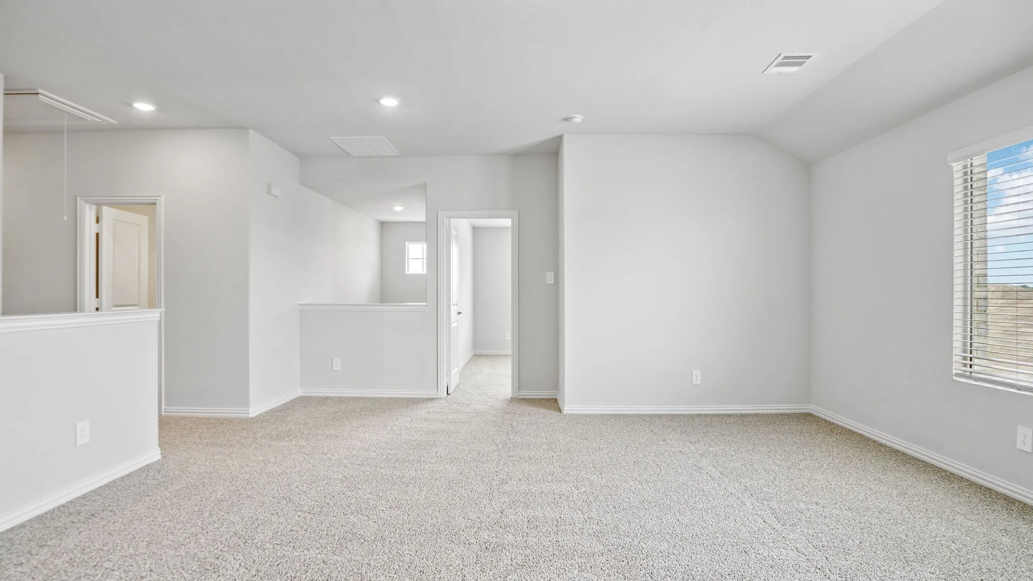  Photo is not of the actual home, but is an inspirational photo of builder’s model home and may depict options, furnishings, and/or decorator features that are not included.
