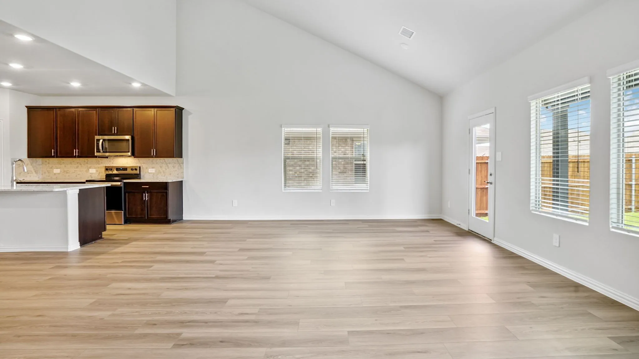  Photo is not of the actual home, but is an inspirational photo of builder’s model home and may depict options, furnishings, and/or decorator features that are not included.
