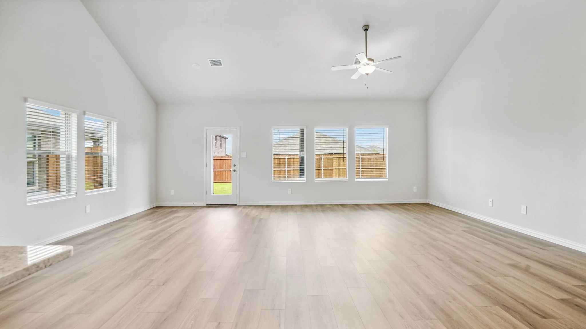  Photo is not of the actual home, but is an inspirational photo of builder’s model home and may depict options, furnishings, and/or decorator features that are not included.
