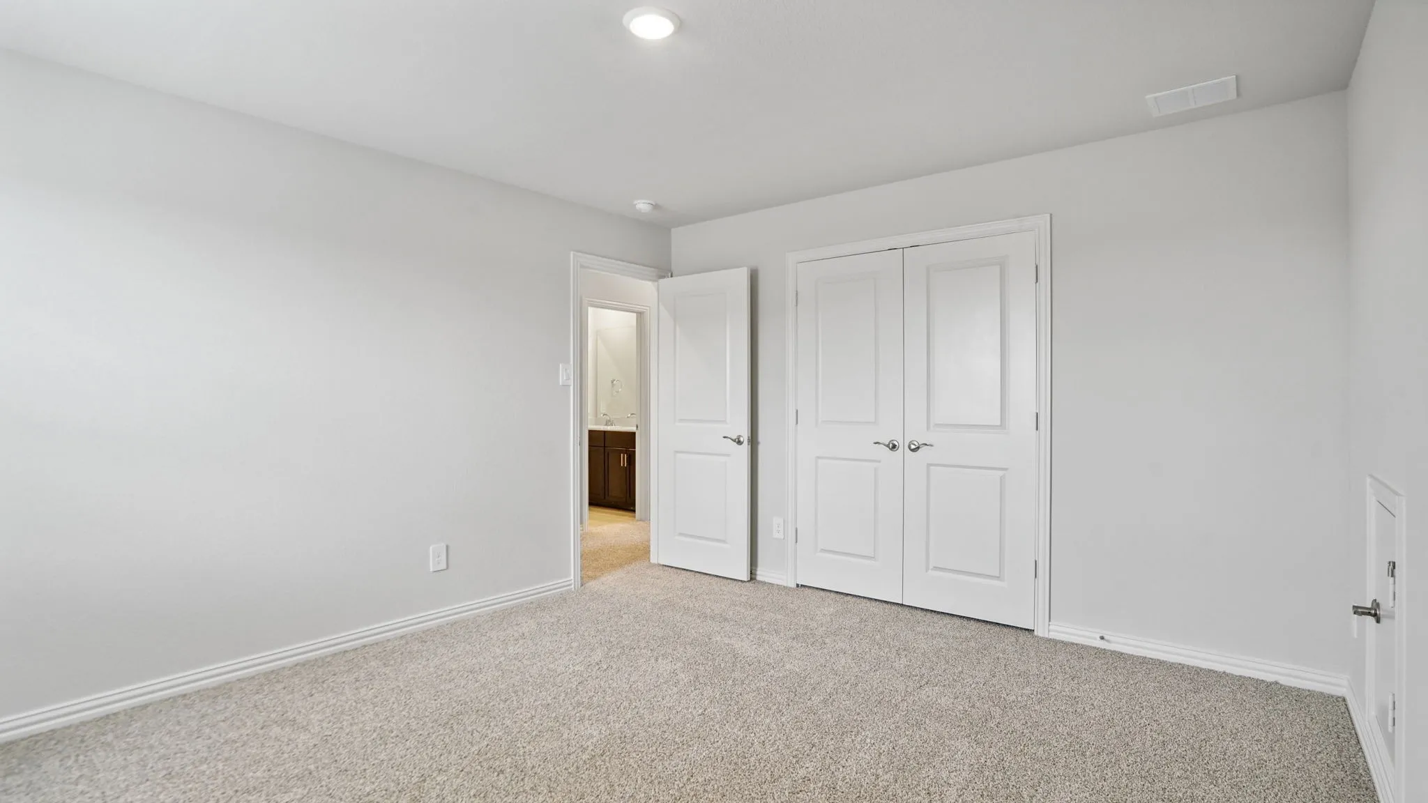  Photo is not of the actual home, but is an inspirational photo of builder’s model home and may depict options, furnishings, and/or decorator features that are not included.
