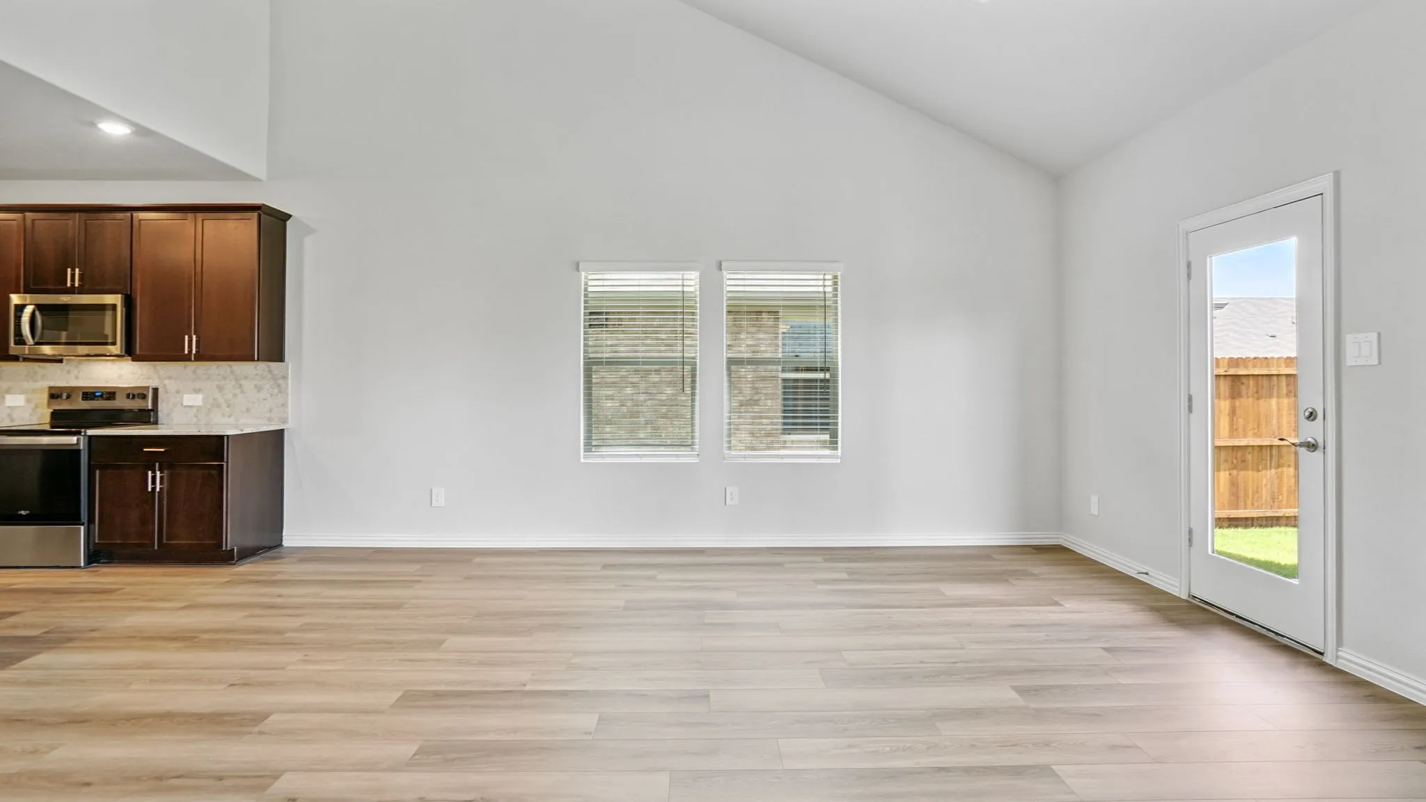  Photo is not of the actual home, but is an inspirational photo of builder’s model home and may depict options, furnishings, and/or decorator features that are not included.
