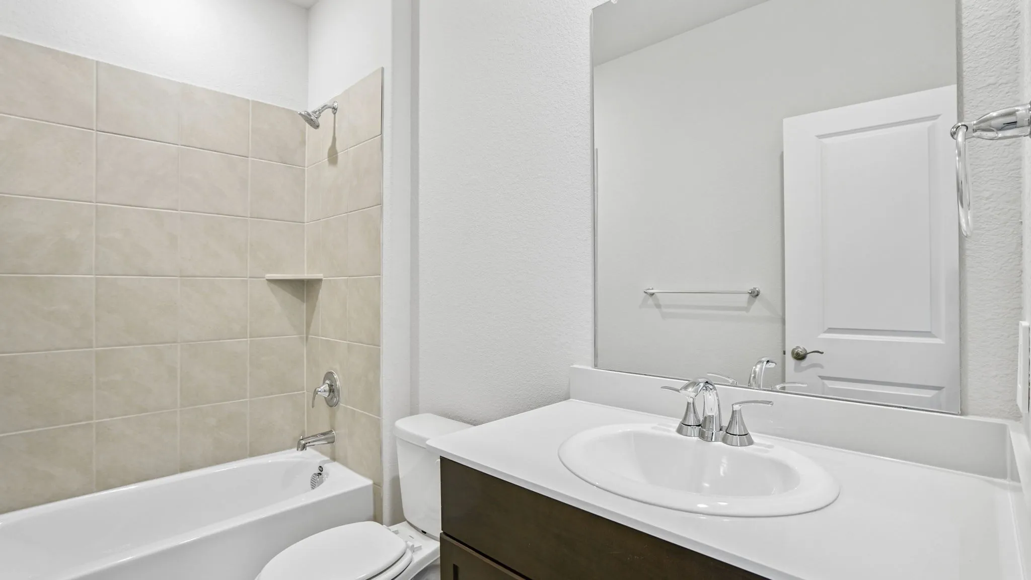  Photo is not of the actual home, but is an inspirational photo of builder’s model home and may depict options, furnishings, and/or decorator features that are not included.
