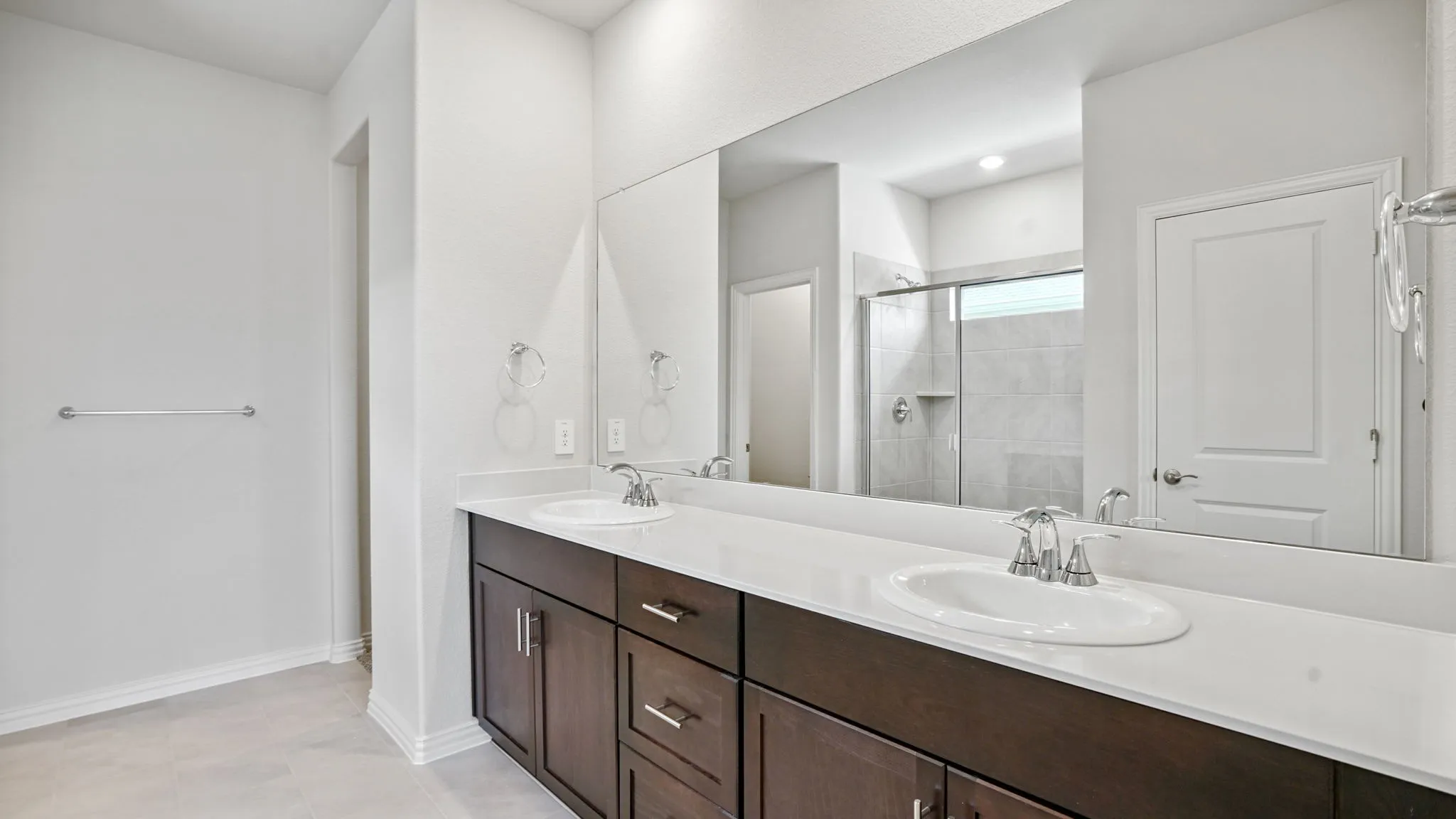  Photo is not of the actual home, but is an inspirational photo of builder’s model home and may depict options, furnishings, and/or decorator features that are not included.
