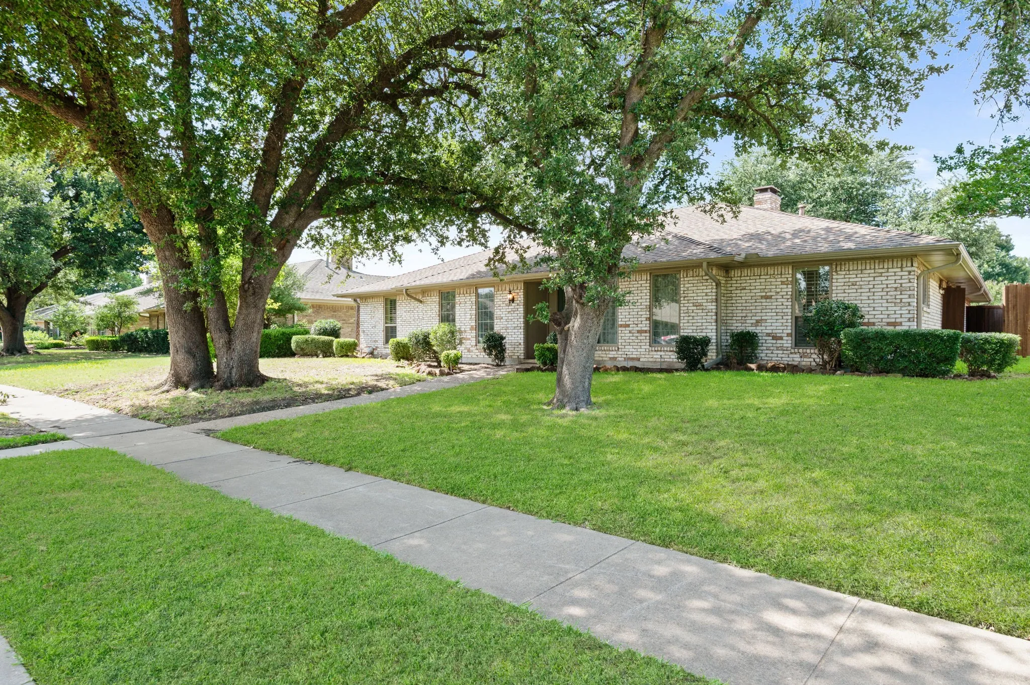 Single Family Residence For Sale in Dallas County , 621 Harvest Glen Drive, Richardson, Texas 75081, 4 Bedroom, 3 Bathroom, 2 Garage spaces, 2,718 Sqft, built in 1977, mls#21325556, Real Estate Agent in Richardson, Homes For Sale in Dallas county, Homes For Sale in Richardson, Realtor in Richardson Texas, Real Estate Brokerage Independent Realty Texas, Luminita Cordes Realtor