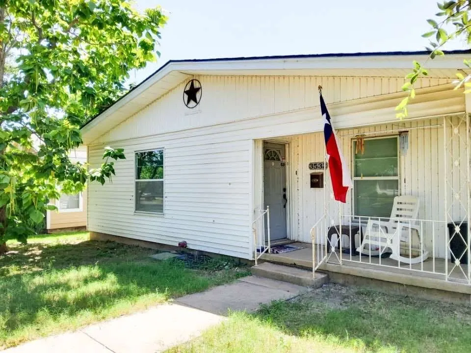 Single Family Residence For Sale in Mc Lennan County , 3532 Colcord Avenue, Waco, Texas 76707, 3 Bedroom, 1 Bathroom, 1 Garage spaces, 1,661 Sqft, built in 1947, mls#21326540, Real Estate Agent in Waco, Homes For Sale in Mc Lennan county, Homes For Sale in Waco, Realtor in Waco Texas, Real Estate Brokerage Independent Realty Texas, Luminita Cordes Realtor