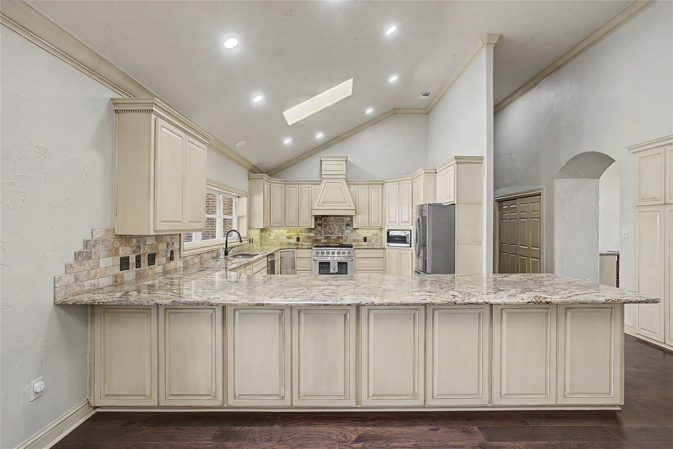 Single Family Residence For Sale in Taylor County , 6815 Hardwick Road, Abilene, Texas 79606, 5 Bedroom, 4 Bathroom, 3 Garage spaces, 5,426 Sqft, built in 2003, Price $1,250,000, mls#21325375, Real Estate Agent in Abilene, Homes For Sale in Taylor county, Homes For Sale in Abilene, Realtor in Abilene Texas, Real Estate Brokerage Independent Realty Texas, Luminita Cordes Realtor