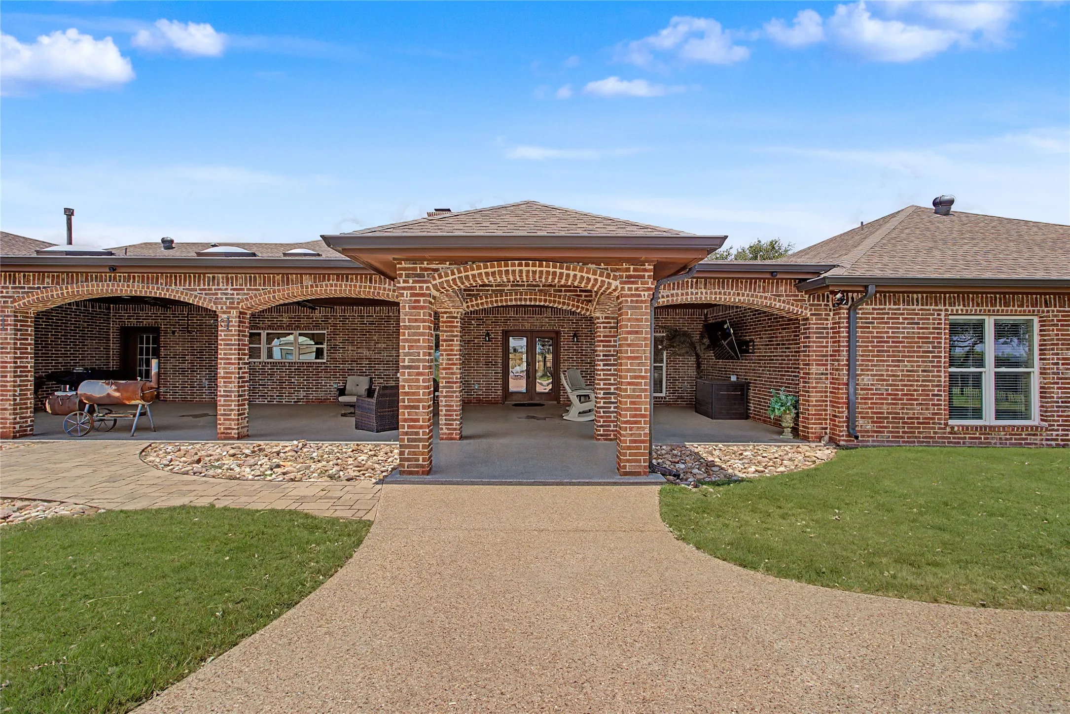 Single Family Residence For Sale in Taylor County , 6815 Hardwick Road, Abilene, Texas 79606, 5 Bedroom, 4 Bathroom, 3 Garage spaces, 5,426 Sqft, built in 2003, Price $1,250,000, mls#21325375, Real Estate Agent in Abilene, Homes For Sale in Taylor county, Homes For Sale in Abilene, Realtor in Abilene Texas, Real Estate Brokerage Independent Realty Texas, Luminita Cordes Realtor