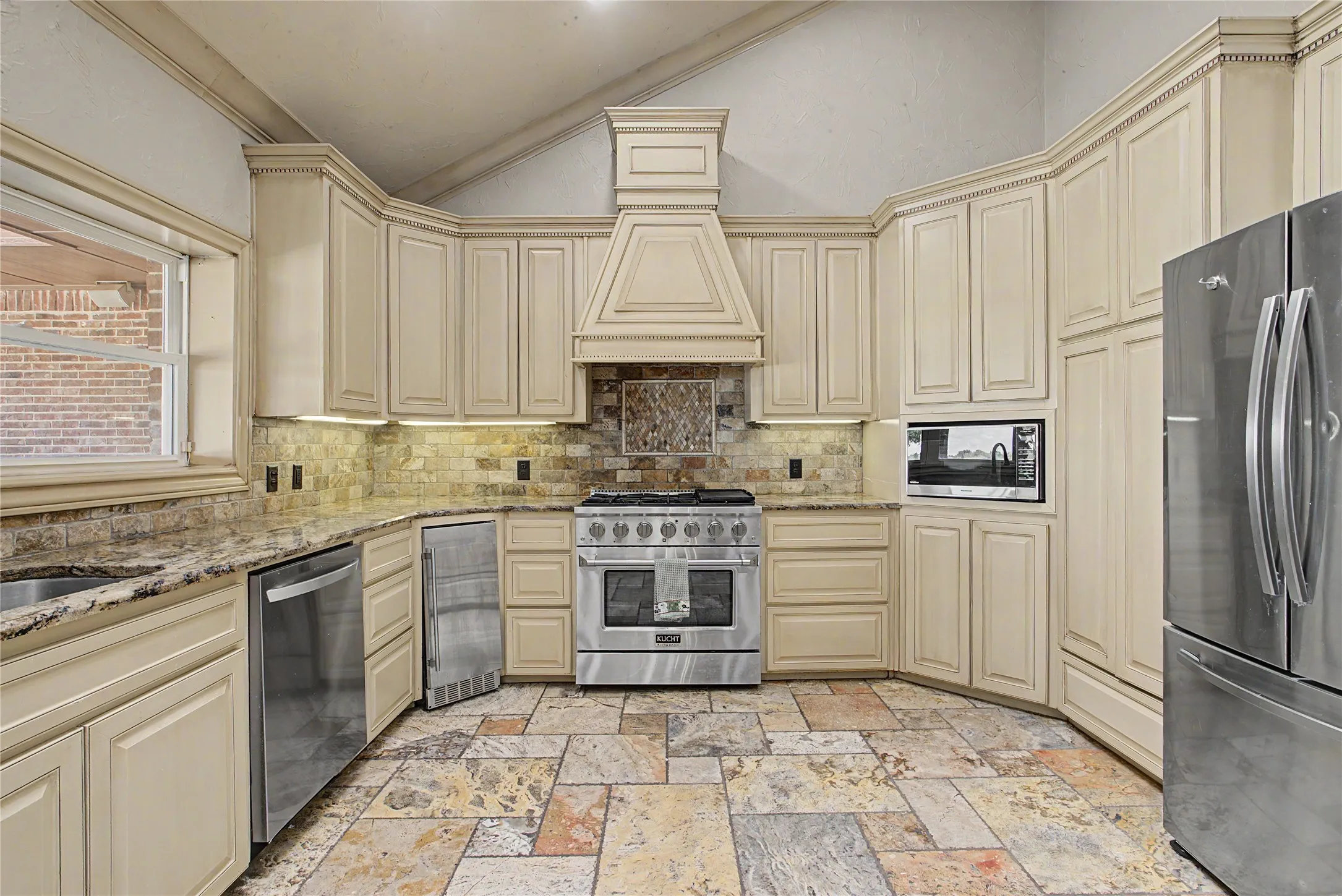 Single Family Residence For Sale in Taylor County , 6815 Hardwick Road, Abilene, Texas 79606, 5 Bedroom, 4 Bathroom, 3 Garage spaces, 5,426 Sqft, built in 2003, Price $1,250,000, mls#21325375, Real Estate Agent in Abilene, Homes For Sale in Taylor county, Homes For Sale in Abilene, Realtor in Abilene Texas, Real Estate Brokerage Independent Realty Texas, Luminita Cordes Realtor