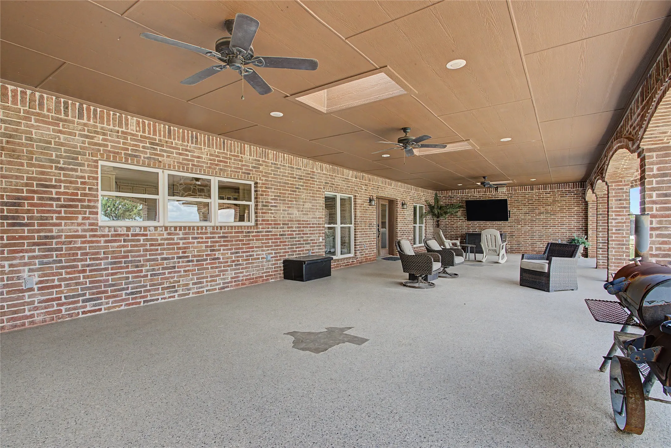 Single Family Residence For Sale in Taylor County , 6815 Hardwick Road, Abilene, Texas 79606, 5 Bedroom, 4 Bathroom, 3 Garage spaces, 5,426 Sqft, built in 2003, Price $1,250,000, mls#21325375, Real Estate Agent in Abilene, Homes For Sale in Taylor county, Homes For Sale in Abilene, Realtor in Abilene Texas, Real Estate Brokerage Independent Realty Texas, Luminita Cordes Realtor