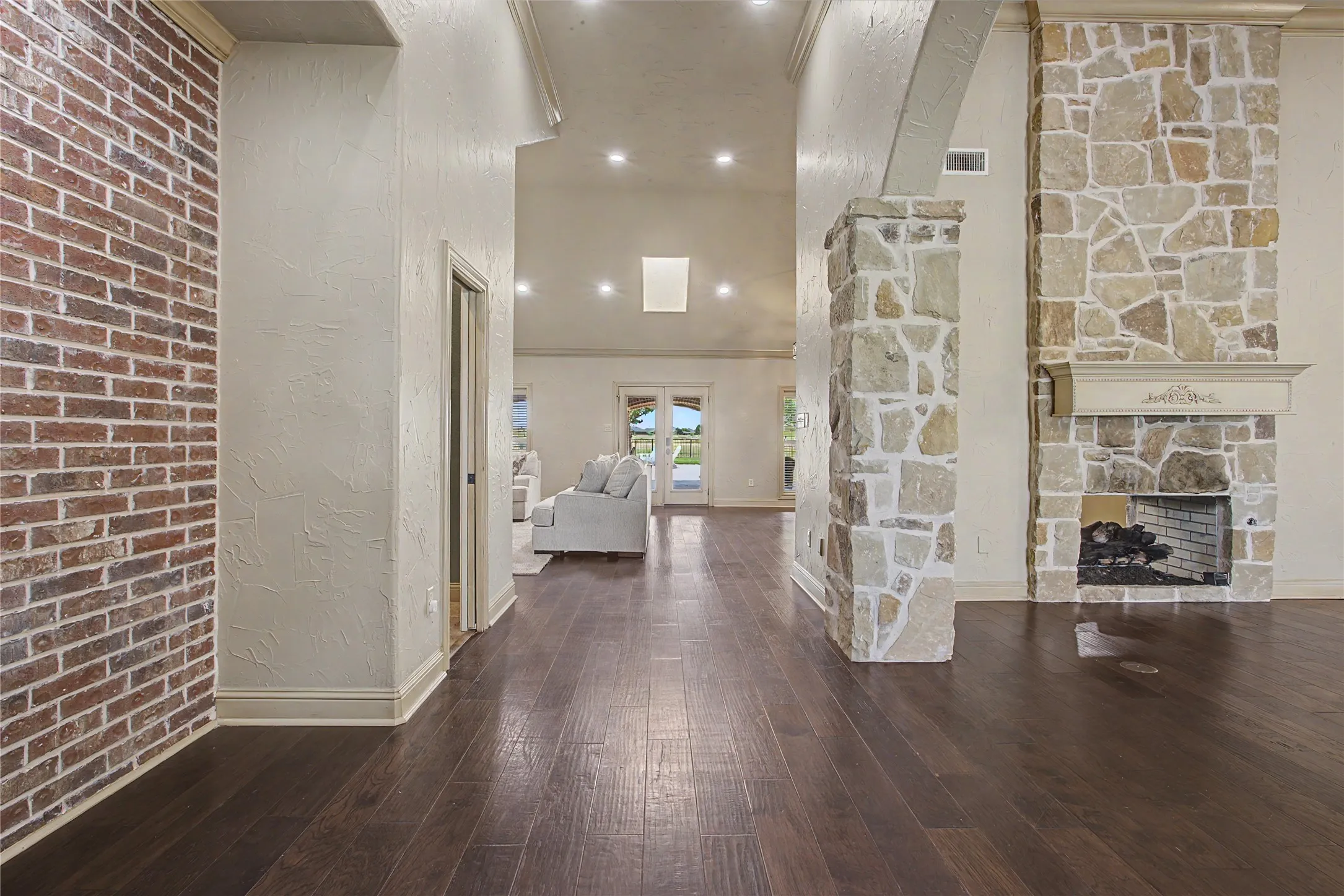 Single Family Residence For Sale in Taylor County , 6815 Hardwick Road, Abilene, Texas 79606, 5 Bedroom, 4 Bathroom, 3 Garage spaces, 5,426 Sqft, built in 2003, Price $1,250,000, mls#21325375, Real Estate Agent in Abilene, Homes For Sale in Taylor county, Homes For Sale in Abilene, Realtor in Abilene Texas, Real Estate Brokerage Independent Realty Texas, Luminita Cordes Realtor