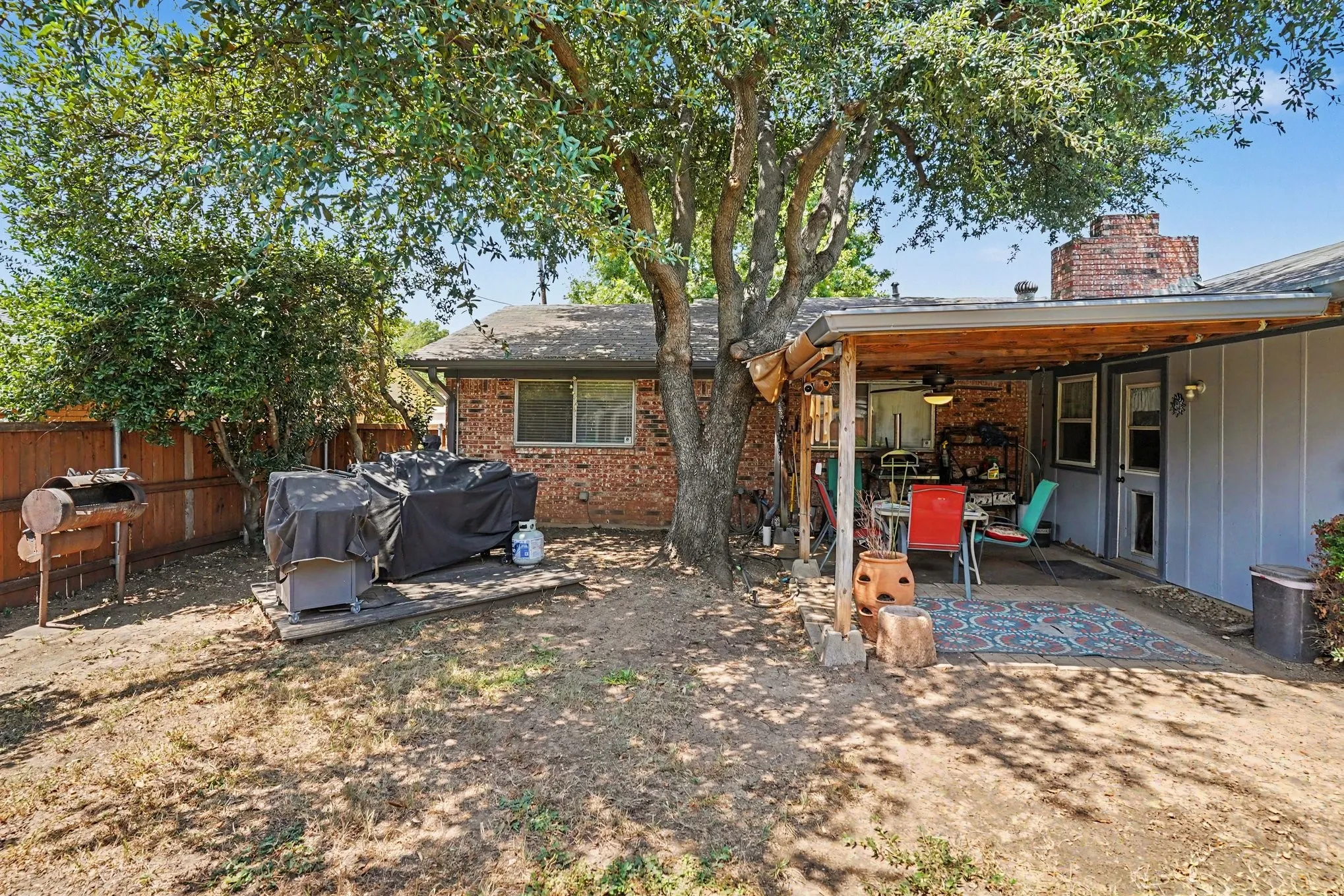 Single Family Residence For Sale in Dallas County , 3610 Chime Street, Irving, Texas 75062, 3 Bedroom, 2 Bathroom, 2 Garage spaces, 1,416 Sqft, built in 1967, mls#21325608, Real Estate Agent in Irving, Homes For Sale in Dallas county, Homes For Sale in Irving, Realtor in Irving Texas, Real Estate Brokerage Independent Realty Texas, Luminita Cordes Realtor