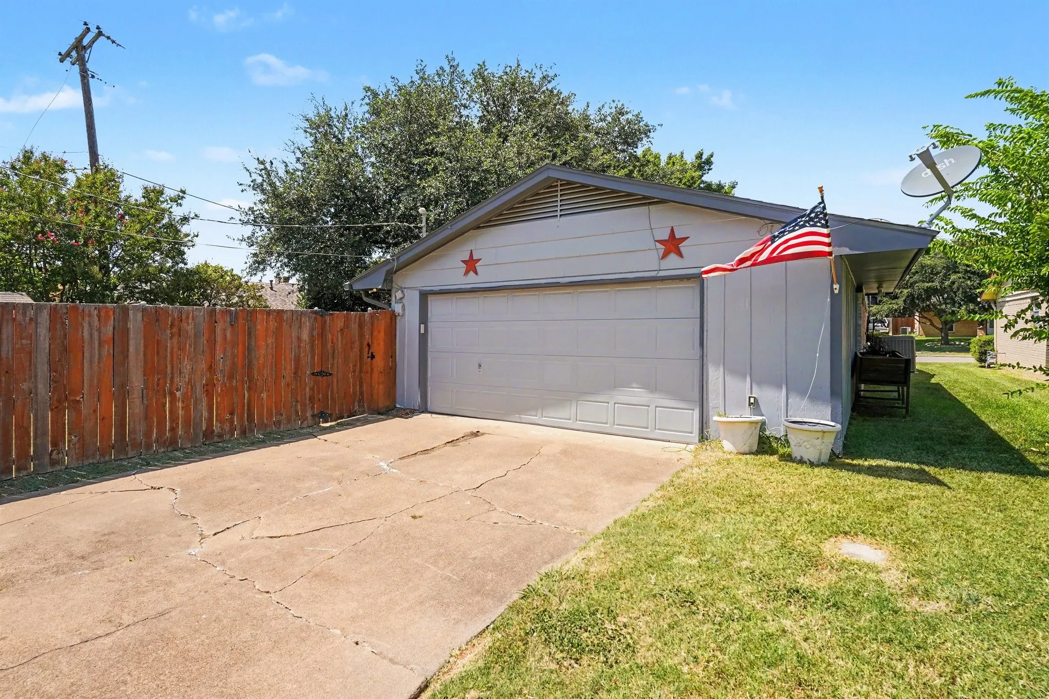 Single Family Residence For Sale in Dallas County , 3610 Chime Street, Irving, Texas 75062, 3 Bedroom, 2 Bathroom, 2 Garage spaces, 1,416 Sqft, built in 1967, mls#21325608, Real Estate Agent in Irving, Homes For Sale in Dallas county, Homes For Sale in Irving, Realtor in Irving Texas, Real Estate Brokerage Independent Realty Texas, Luminita Cordes Realtor