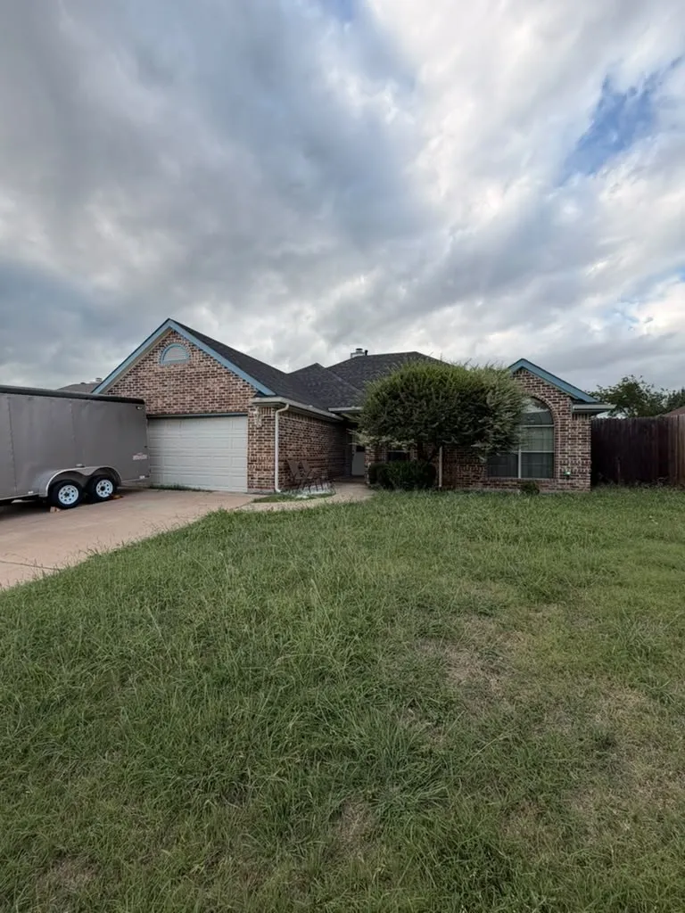 Single Family Residence For Sale in Denton County , 1012 porter place, Sanger, Texas 76266, 3 Bedrooms, 2 Bathrooms, 2 Garage spaces, 1,485 Sqft, built in 2003, Price $310,000, mls#21326575, Real Estate Agent in Sanger, Homes For Sale in Denton county, Homes For Sale in Sanger, Realtor in Sanger Texas, Real Estate Brokerage Independent Realty Texas, Luminita Cordes Realtor