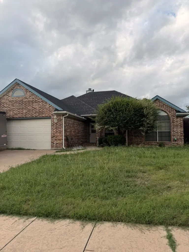 Single Family Residence For Sale in Denton County , 1012 porter place, Sanger, Texas 76266, 3 Bedrooms, 2 Bathrooms, 2 Garage spaces, 1,485 Sqft, built in 2003, Price $310,000, mls#21326575, Real Estate Agent in Sanger, Homes For Sale in Denton county, Homes For Sale in Sanger, Realtor in Sanger Texas, Real Estate Brokerage Independent Realty Texas, Luminita Cordes Realtor