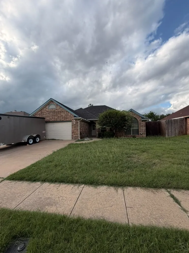 Single Family Residence For Sale in Denton County , 1012 porter place, Sanger, Texas 76266, 3 Bedrooms, 2 Bathrooms, 2 Garage spaces, 1,485 Sqft, built in 2003, Price $310,000, mls#21326575, Real Estate Agent in Sanger, Homes For Sale in Denton county, Homes For Sale in Sanger, Realtor in Sanger Texas, Real Estate Brokerage Independent Realty Texas, Luminita Cordes Realtor