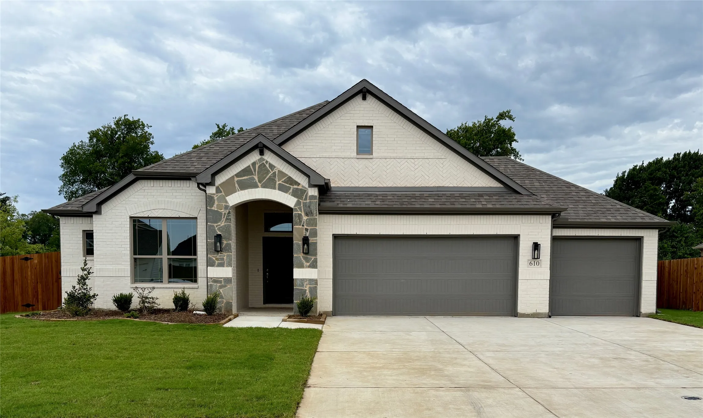Single Family Residence For Sale in Grayson County , 610 Kyle Drive, Tioga, Texas 76271, 3 Bedroom, 2 Bathroom, 3 Garage spaces, 1,994 Sqft, built in 2026, mls#21326579, Real Estate Agent in Tioga, Homes For Sale in Grayson county, Homes For Sale in Tioga, Realtor in Tioga Texas, Real Estate Brokerage Independent Realty Texas, Luminita Cordes Realtor