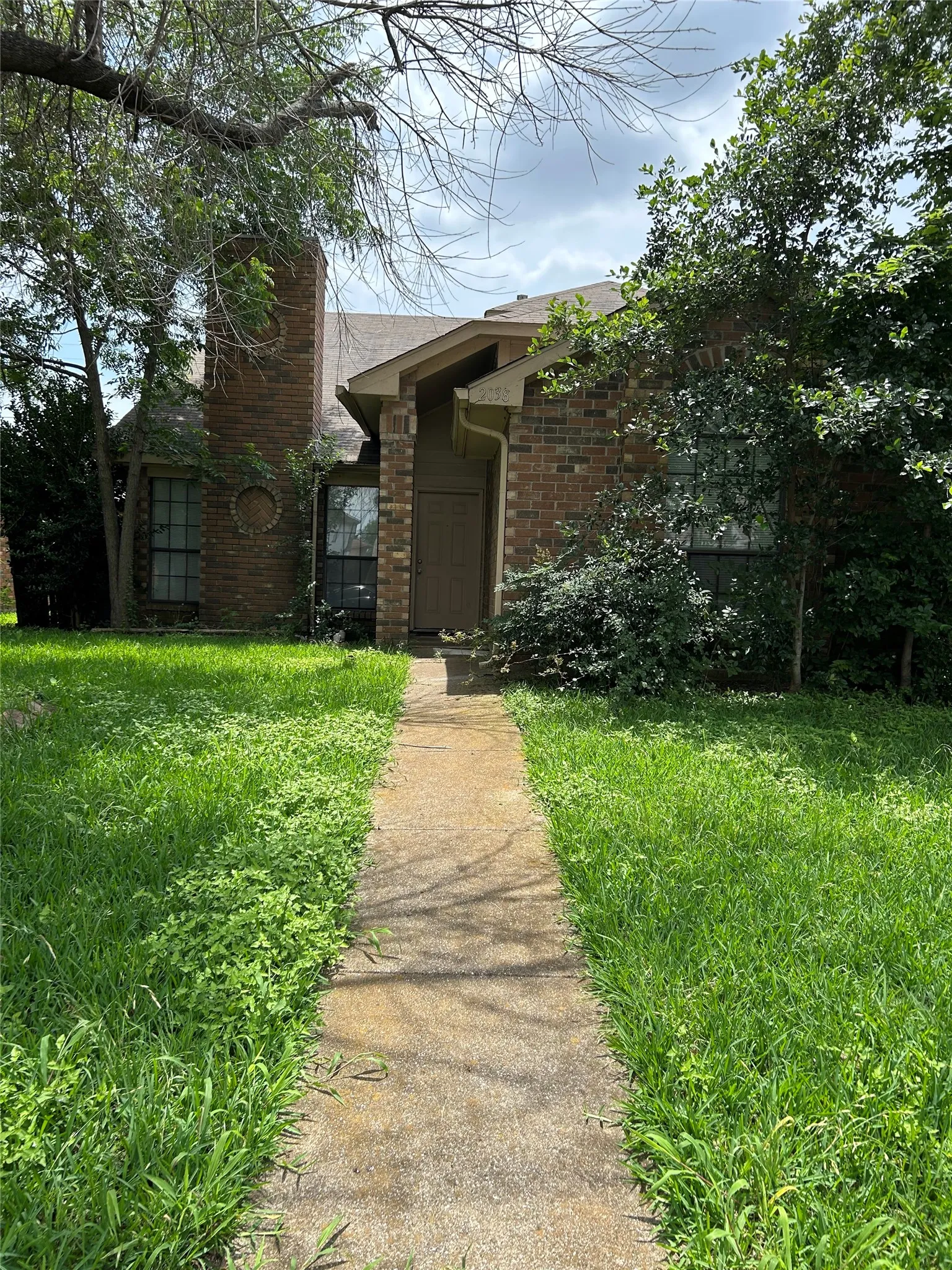 Single Family Residence For Sale in Dallas County , 2038 Nectar Drive, Mesquite, Texas 75149, 3 Bedroom, 2 Bathroom, 1 Garage spaces, 1,208 Sqft, built in 1985, mls#21326589, Real Estate Agent in Mesquite, Homes For Sale in Dallas county, Homes For Sale in Mesquite, Realtor in Mesquite Texas, Real Estate Brokerage Independent Realty Texas, Luminita Cordes Realtor