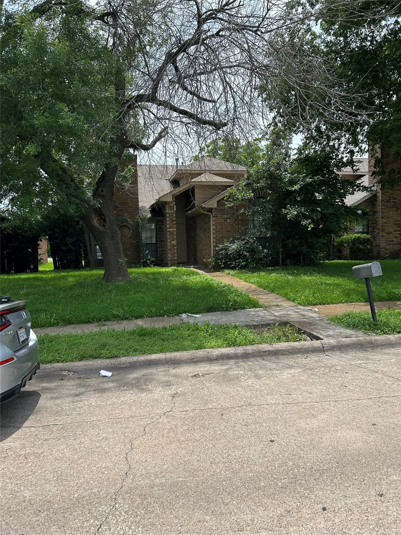 Single Family Residence For Sale in Dallas County , 2038 Nectar Drive, Mesquite, Texas 75149, 3 Bedroom, 2 Bathroom, 1 Garage spaces, 1,208 Sqft, built in 1985, mls#21326589, Real Estate Agent in Mesquite, Homes For Sale in Dallas county, Homes For Sale in Mesquite, Realtor in Mesquite Texas, Real Estate Brokerage Independent Realty Texas, Luminita Cordes Realtor