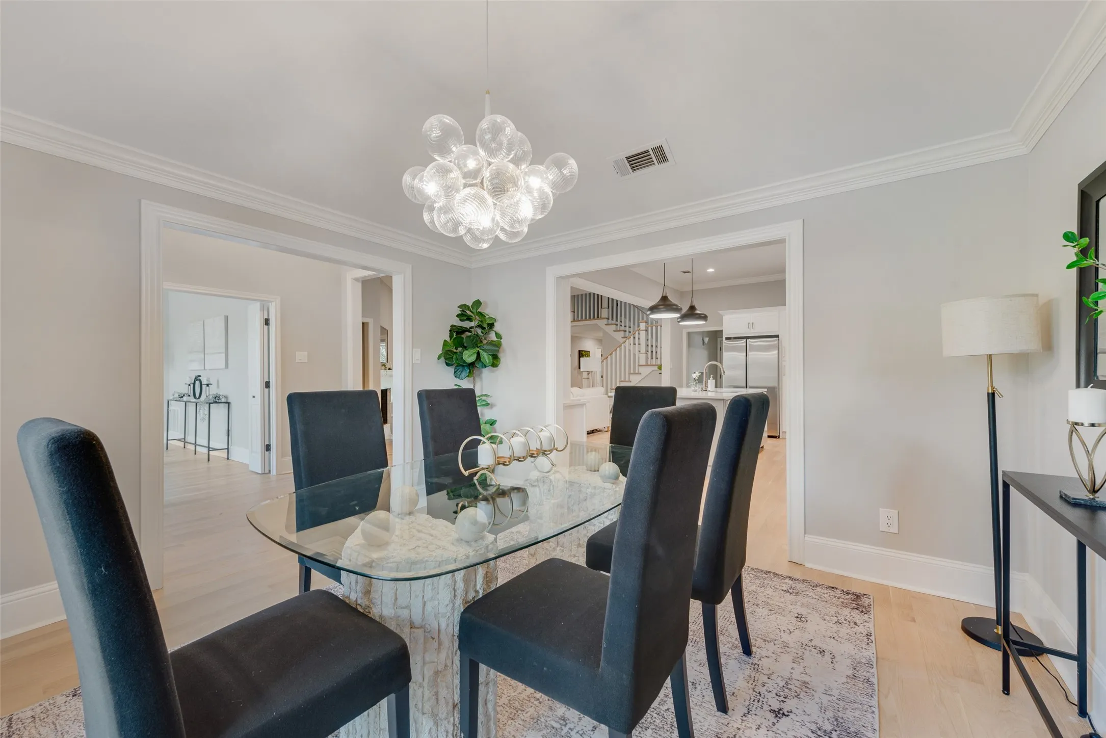 Single Family Residence For Sale in Dallas County , 6902 Deloache Avenue, Dallas, Texas 75225, 4 Bedroom, 3 Bathroom, 3 Garage spaces, 3,028 Sqft, built in 1979, mls#21325756, Real Estate Agent in Dallas, Homes For Sale in Dallas county, Homes For Sale in Dallas, Realtor in Dallas Texas, Real Estate Brokerage Independent Realty Texas, Luminita Cordes Realtor