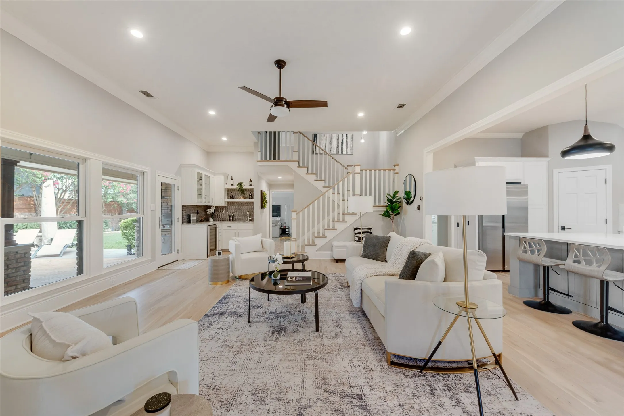 Single Family Residence For Sale in Dallas County , 6902 Deloache Avenue, Dallas, Texas 75225, 4 Bedroom, 3 Bathroom, 3 Garage spaces, 3,028 Sqft, built in 1979, mls#21325756, Real Estate Agent in Dallas, Homes For Sale in Dallas county, Homes For Sale in Dallas, Realtor in Dallas Texas, Real Estate Brokerage Independent Realty Texas, Luminita Cordes Realtor