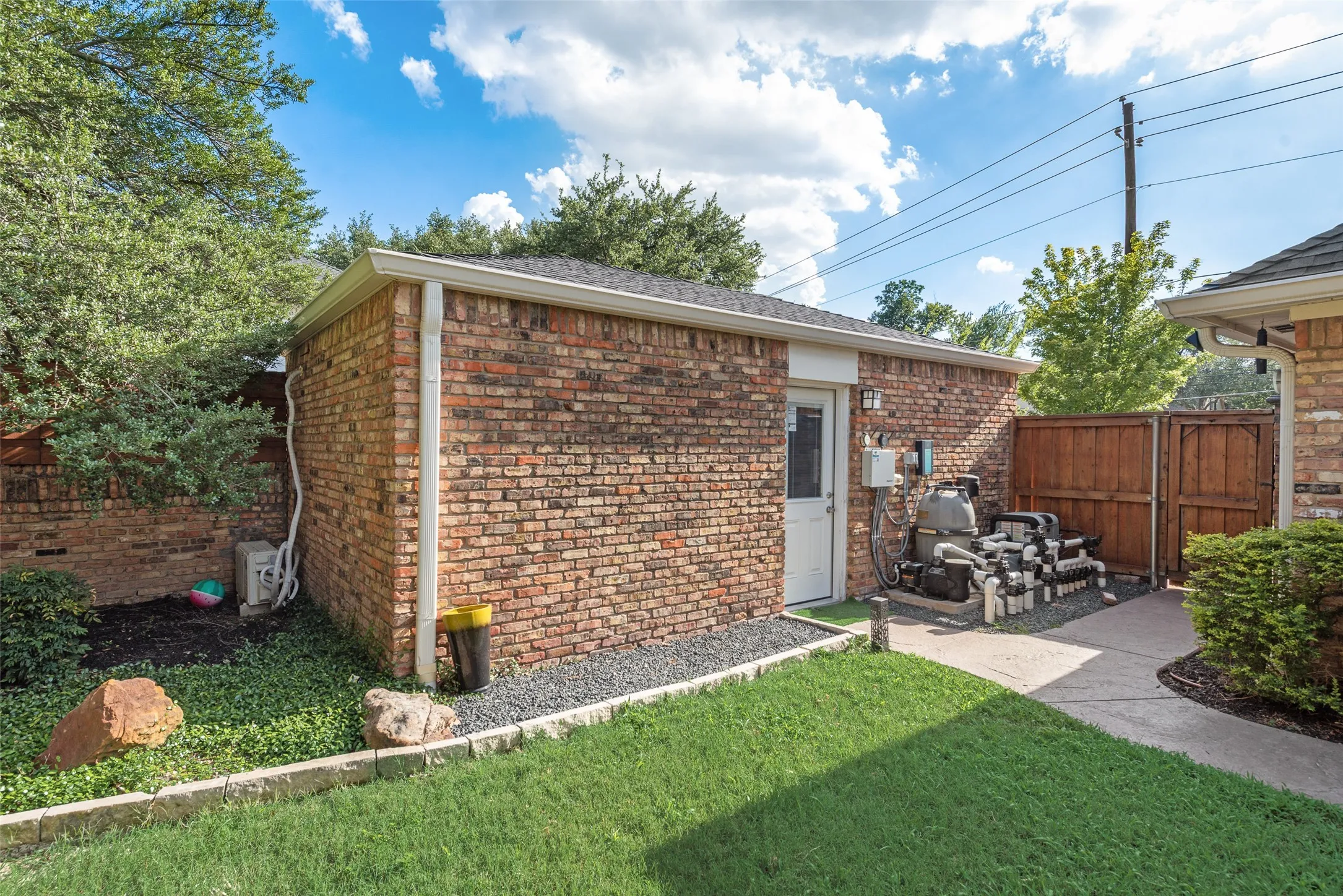 detached flex room w/AC