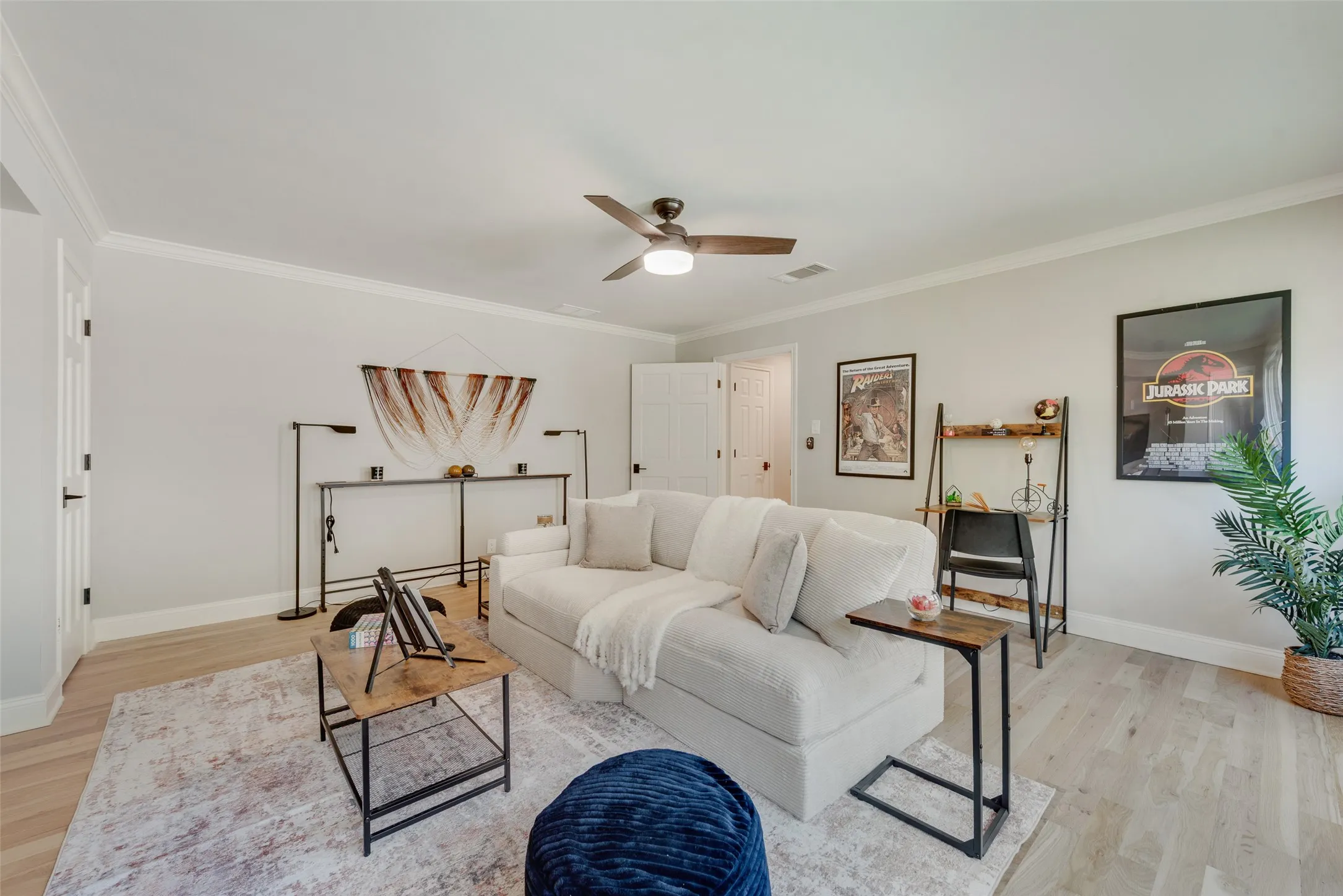 Single Family Residence For Sale in Dallas County , 6902 Deloache Avenue, Dallas, Texas 75225, 4 Bedroom, 3 Bathroom, 3 Garage spaces, 3,028 Sqft, built in 1979, mls#21325756, Real Estate Agent in Dallas, Homes For Sale in Dallas county, Homes For Sale in Dallas, Realtor in Dallas Texas, Real Estate Brokerage Independent Realty Texas, Luminita Cordes Realtor