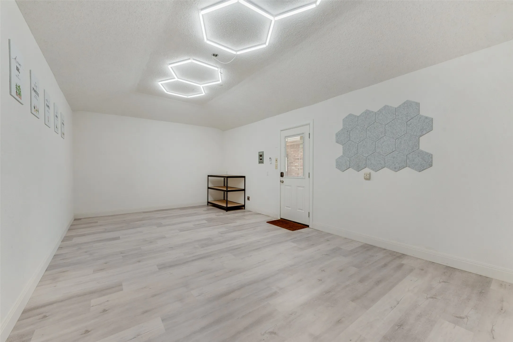 detached flex room w/AC