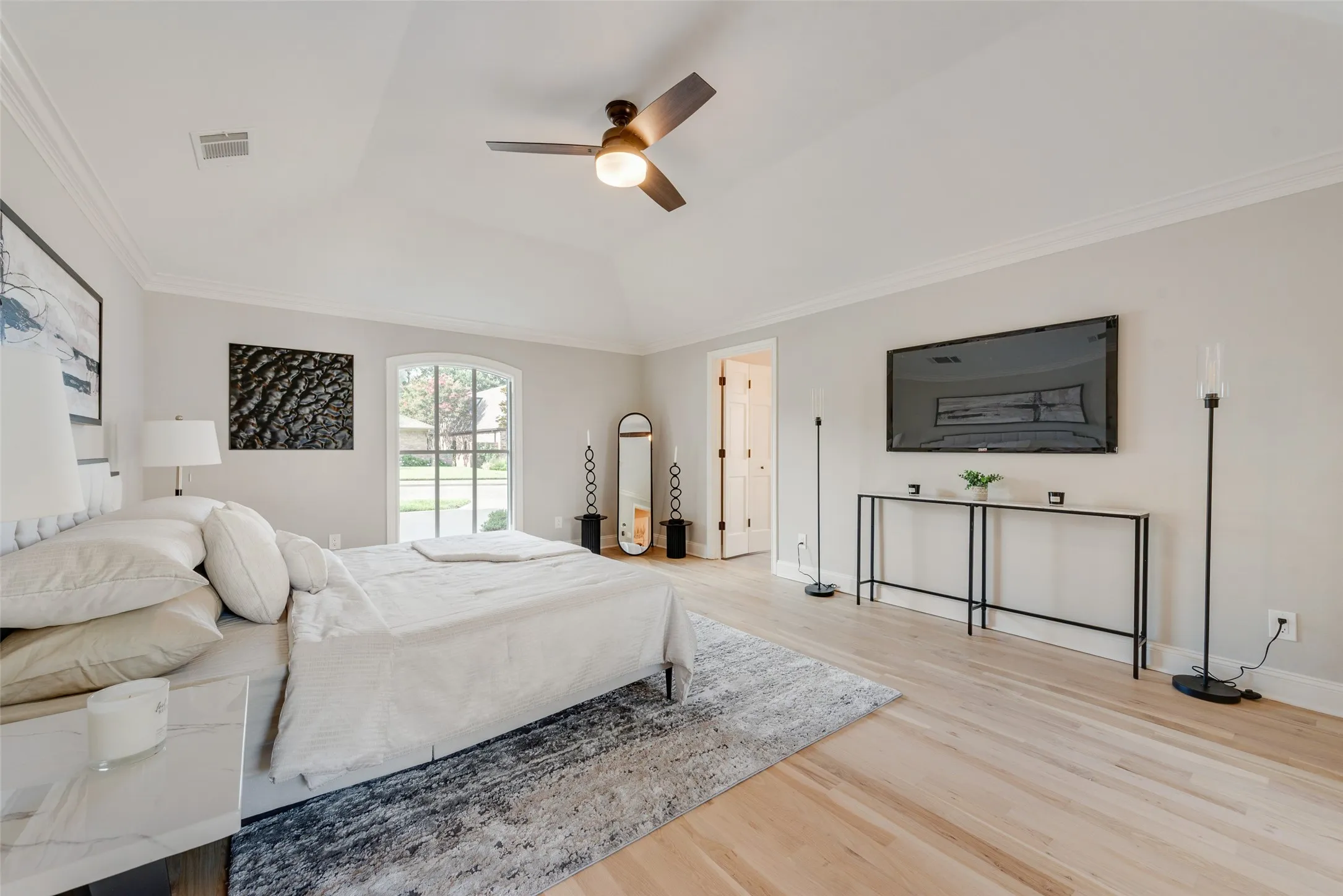 Single Family Residence For Sale in Dallas County , 6902 Deloache Avenue, Dallas, Texas 75225, 4 Bedroom, 3 Bathroom, 3 Garage spaces, 3,028 Sqft, built in 1979, mls#21325756, Real Estate Agent in Dallas, Homes For Sale in Dallas county, Homes For Sale in Dallas, Realtor in Dallas Texas, Real Estate Brokerage Independent Realty Texas, Luminita Cordes Realtor