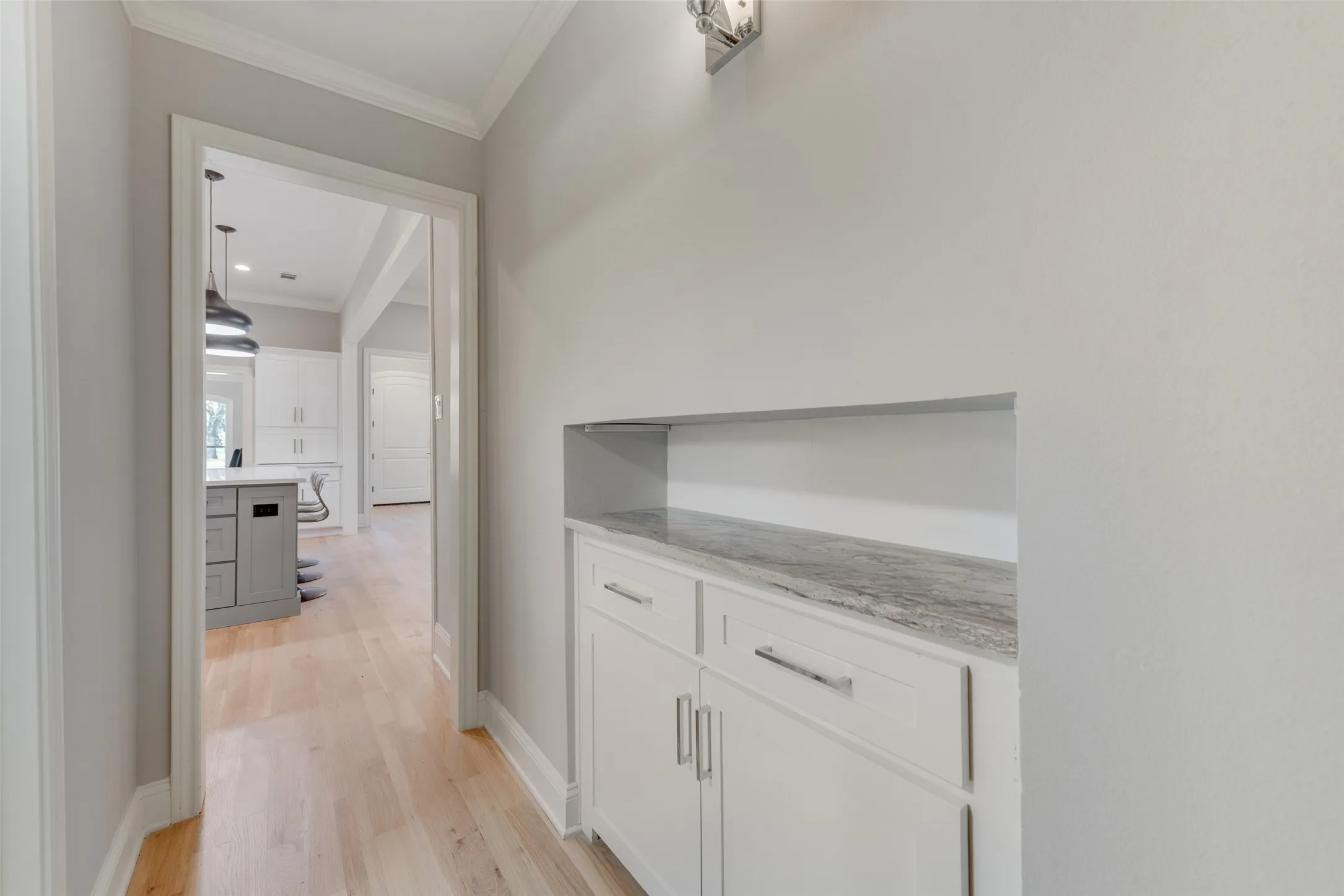 Single Family Residence For Sale in Dallas County , 6902 Deloache Avenue, Dallas, Texas 75225, 4 Bedroom, 3 Bathroom, 3 Garage spaces, 3,028 Sqft, built in 1979, mls#21325756, Real Estate Agent in Dallas, Homes For Sale in Dallas county, Homes For Sale in Dallas, Realtor in Dallas Texas, Real Estate Brokerage Independent Realty Texas, Luminita Cordes Realtor