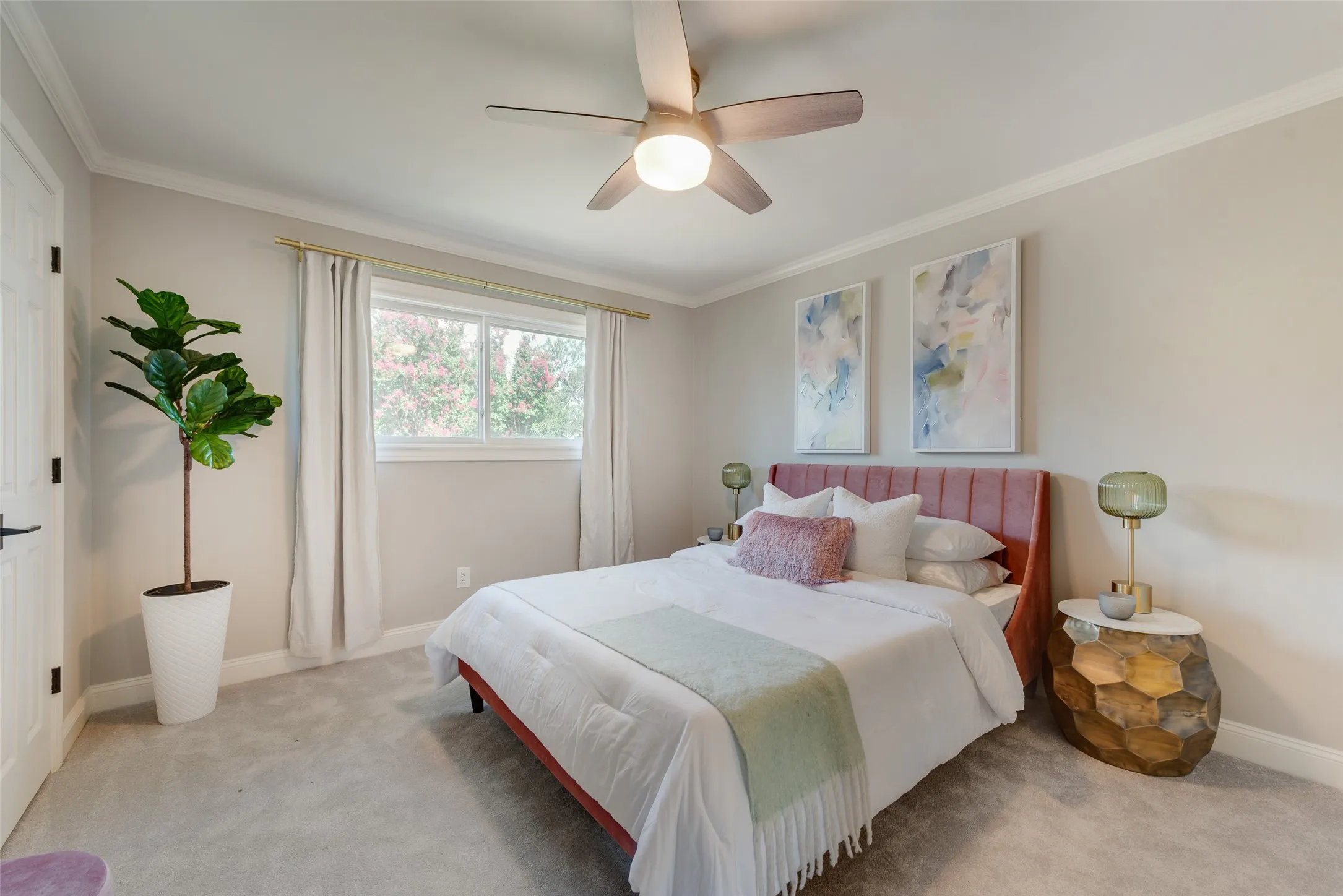 Single Family Residence For Sale in Dallas County , 6902 Deloache Avenue, Dallas, Texas 75225, 4 Bedroom, 3 Bathroom, 3 Garage spaces, 3,028 Sqft, built in 1979, mls#21325756, Real Estate Agent in Dallas, Homes For Sale in Dallas county, Homes For Sale in Dallas, Realtor in Dallas Texas, Real Estate Brokerage Independent Realty Texas, Luminita Cordes Realtor