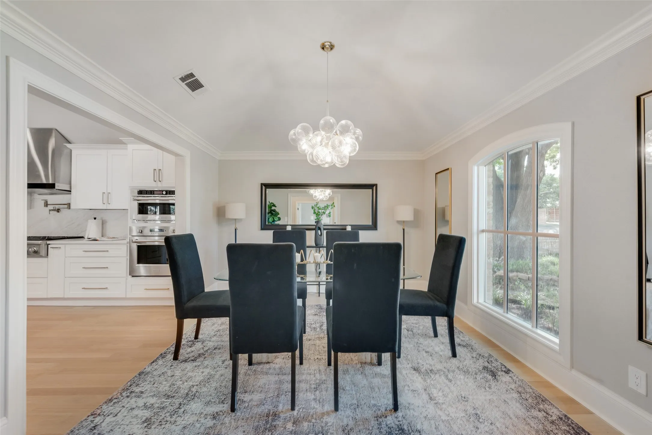 Single Family Residence For Sale in Dallas County , 6902 Deloache Avenue, Dallas, Texas 75225, 4 Bedroom, 3 Bathroom, 3 Garage spaces, 3,028 Sqft, built in 1979, mls#21325756, Real Estate Agent in Dallas, Homes For Sale in Dallas county, Homes For Sale in Dallas, Realtor in Dallas Texas, Real Estate Brokerage Independent Realty Texas, Luminita Cordes Realtor