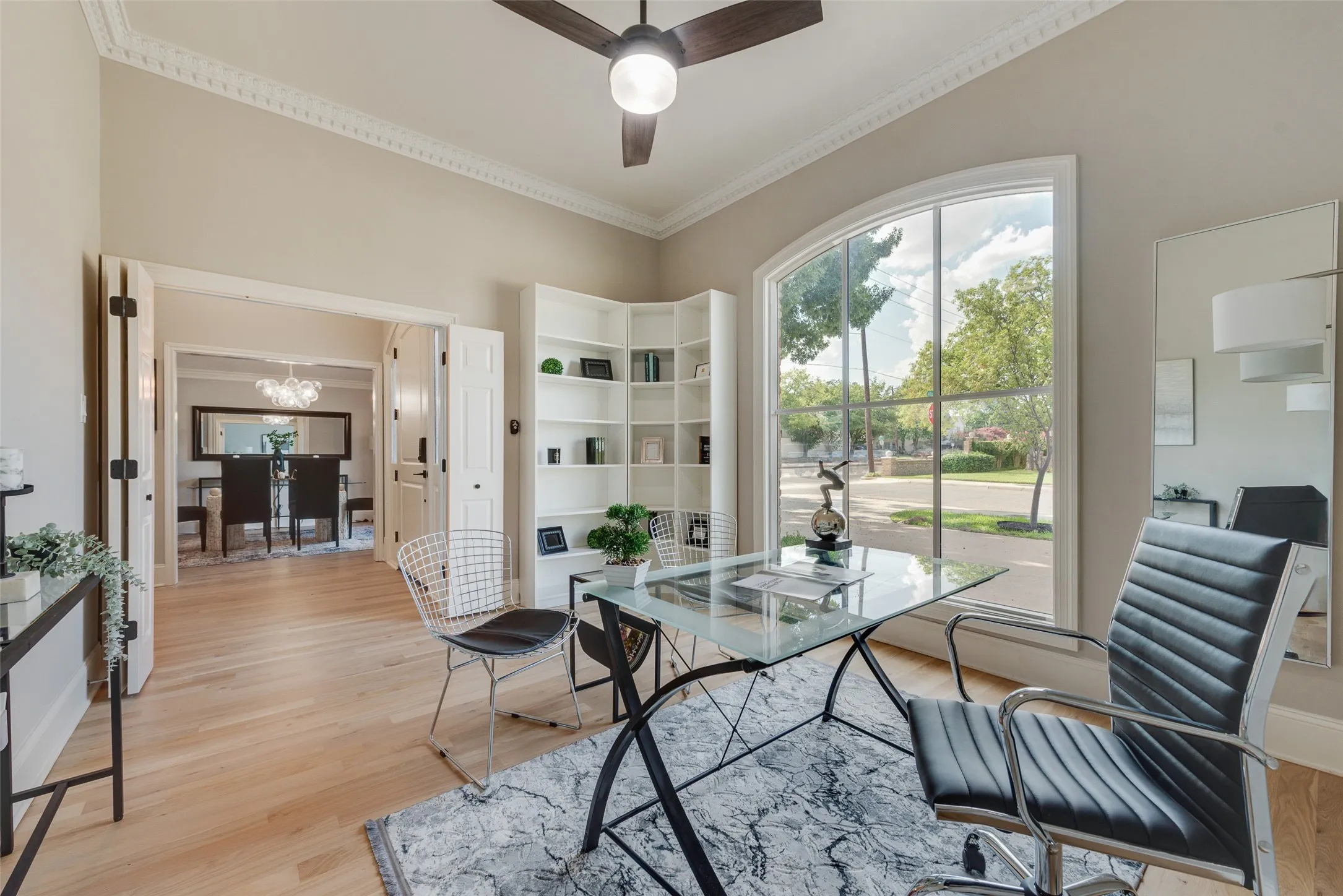 Single Family Residence For Sale in Dallas County , 6902 Deloache Avenue, Dallas, Texas 75225, 4 Bedroom, 3 Bathroom, 3 Garage spaces, 3,028 Sqft, built in 1979, mls#21325756, Real Estate Agent in Dallas, Homes For Sale in Dallas county, Homes For Sale in Dallas, Realtor in Dallas Texas, Real Estate Brokerage Independent Realty Texas, Luminita Cordes Realtor