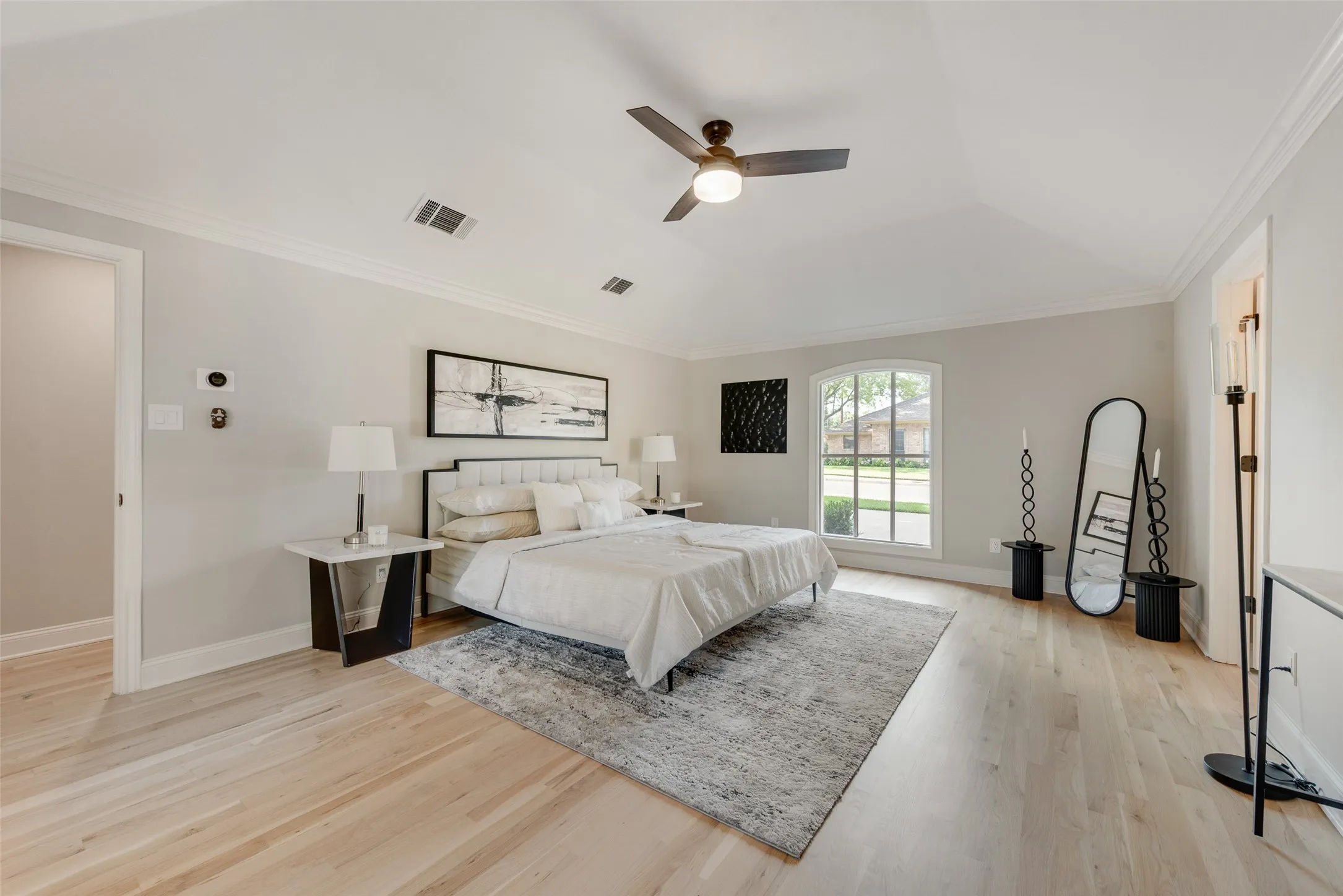Single Family Residence For Sale in Dallas County , 6902 Deloache Avenue, Dallas, Texas 75225, 4 Bedroom, 3 Bathroom, 3 Garage spaces, 3,028 Sqft, built in 1979, mls#21325756, Real Estate Agent in Dallas, Homes For Sale in Dallas county, Homes For Sale in Dallas, Realtor in Dallas Texas, Real Estate Brokerage Independent Realty Texas, Luminita Cordes Realtor