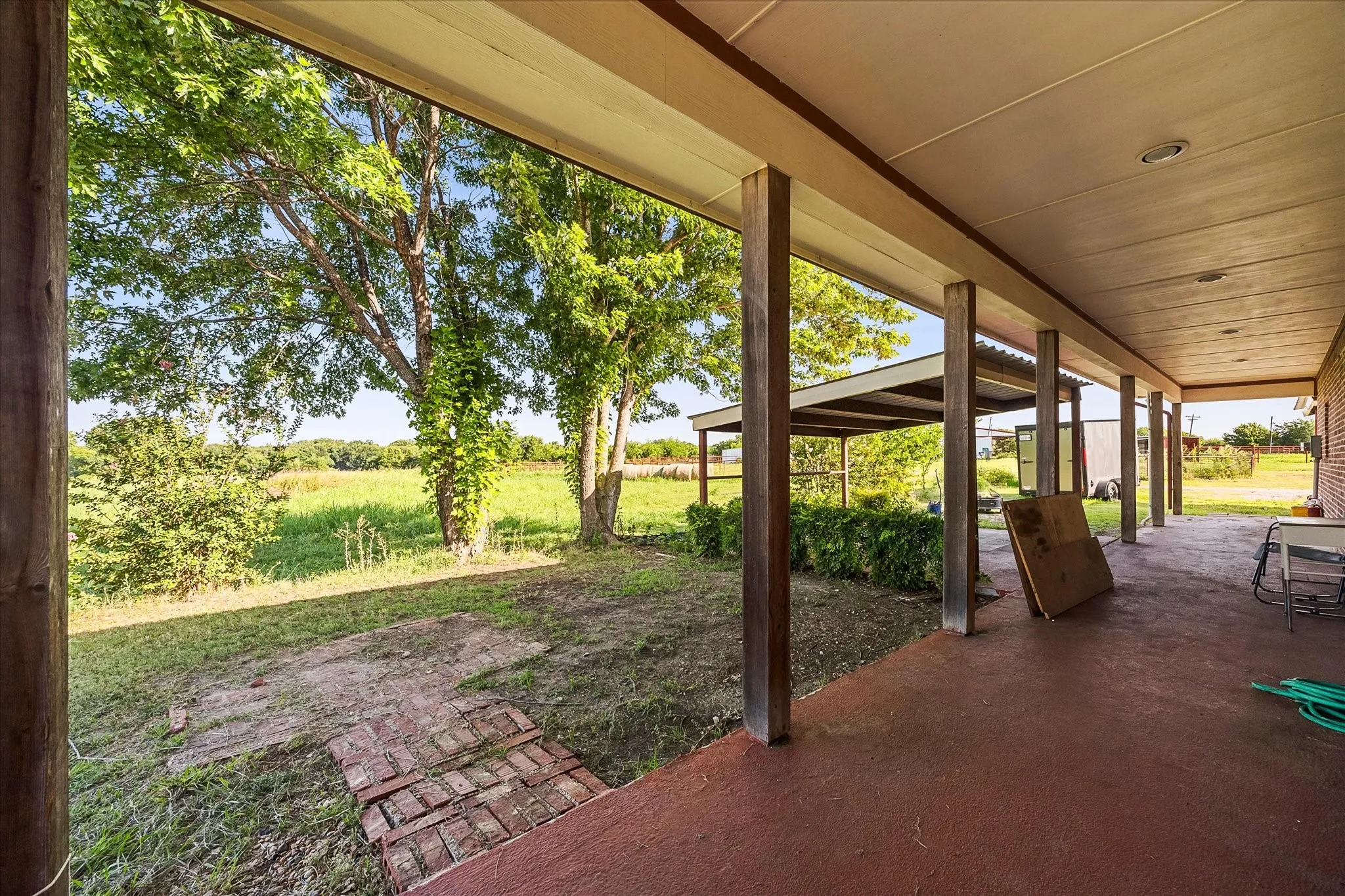 Single Family Residence For Sale in Hunt County , 2210 County Road 1076, Celeste, Texas 75423, 3 Bedroom, 2 Bathroom, 1 Garage spaces, 1,800 Sqft, built in 2008, mls#21326595, Real Estate Agent in Celeste, Homes For Sale in Hunt county, Homes For Sale in Celeste, Realtor in Celeste Texas, Real Estate Brokerage Independent Realty Texas, Luminita Cordes Realtor