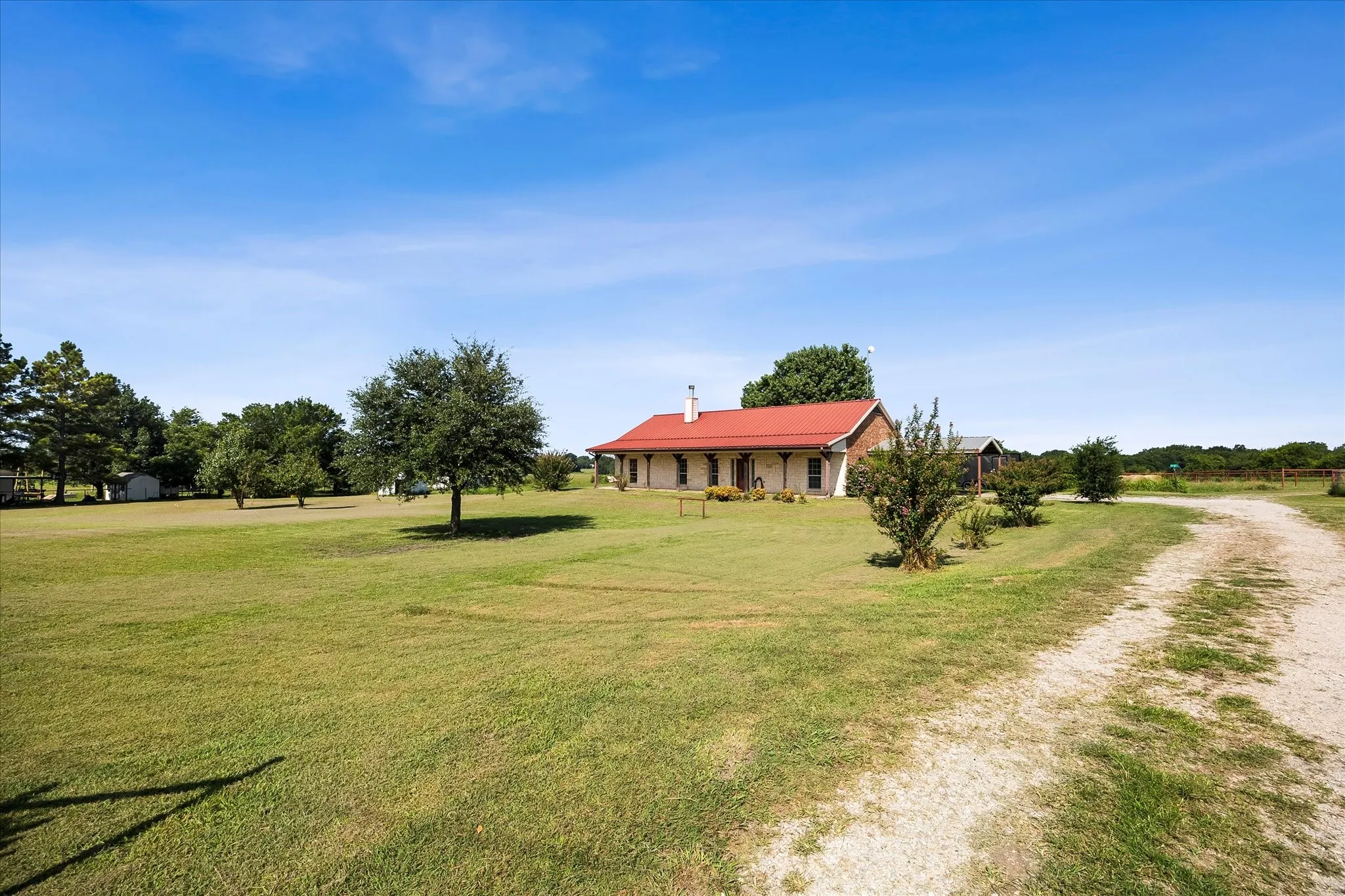 Single Family Residence For Sale in Hunt County , 2210 County Road 1076, Celeste, Texas 75423, 3 Bedroom, 2 Bathroom, 1 Garage spaces, 1,800 Sqft, built in 2008, mls#21326595, Real Estate Agent in Celeste, Homes For Sale in Hunt county, Homes For Sale in Celeste, Realtor in Celeste Texas, Real Estate Brokerage Independent Realty Texas, Luminita Cordes Realtor