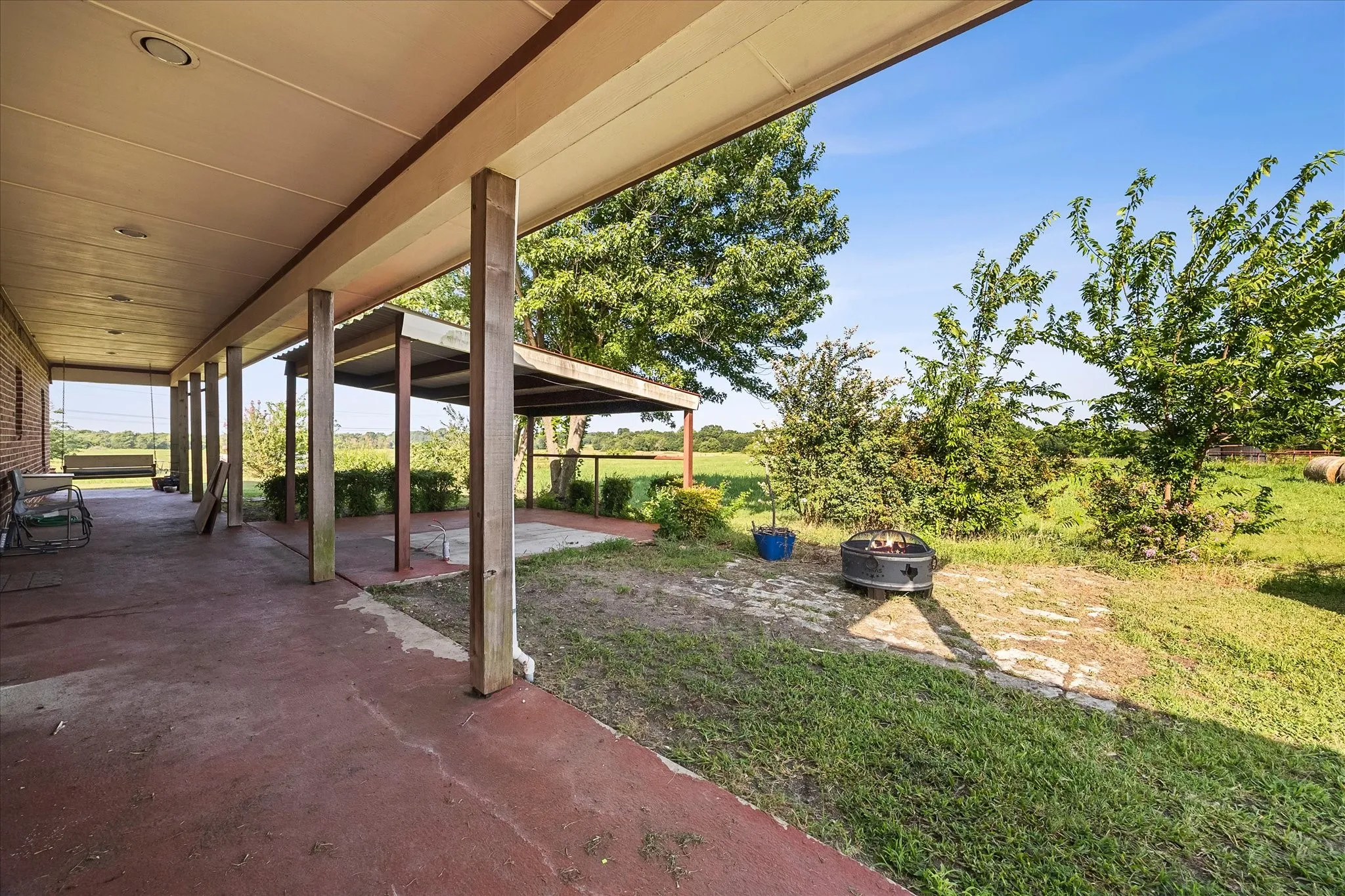 Single Family Residence For Sale in Hunt County , 2210 County Road 1076, Celeste, Texas 75423, 3 Bedroom, 2 Bathroom, 1 Garage spaces, 1,800 Sqft, built in 2008, mls#21326595, Real Estate Agent in Celeste, Homes For Sale in Hunt county, Homes For Sale in Celeste, Realtor in Celeste Texas, Real Estate Brokerage Independent Realty Texas, Luminita Cordes Realtor
