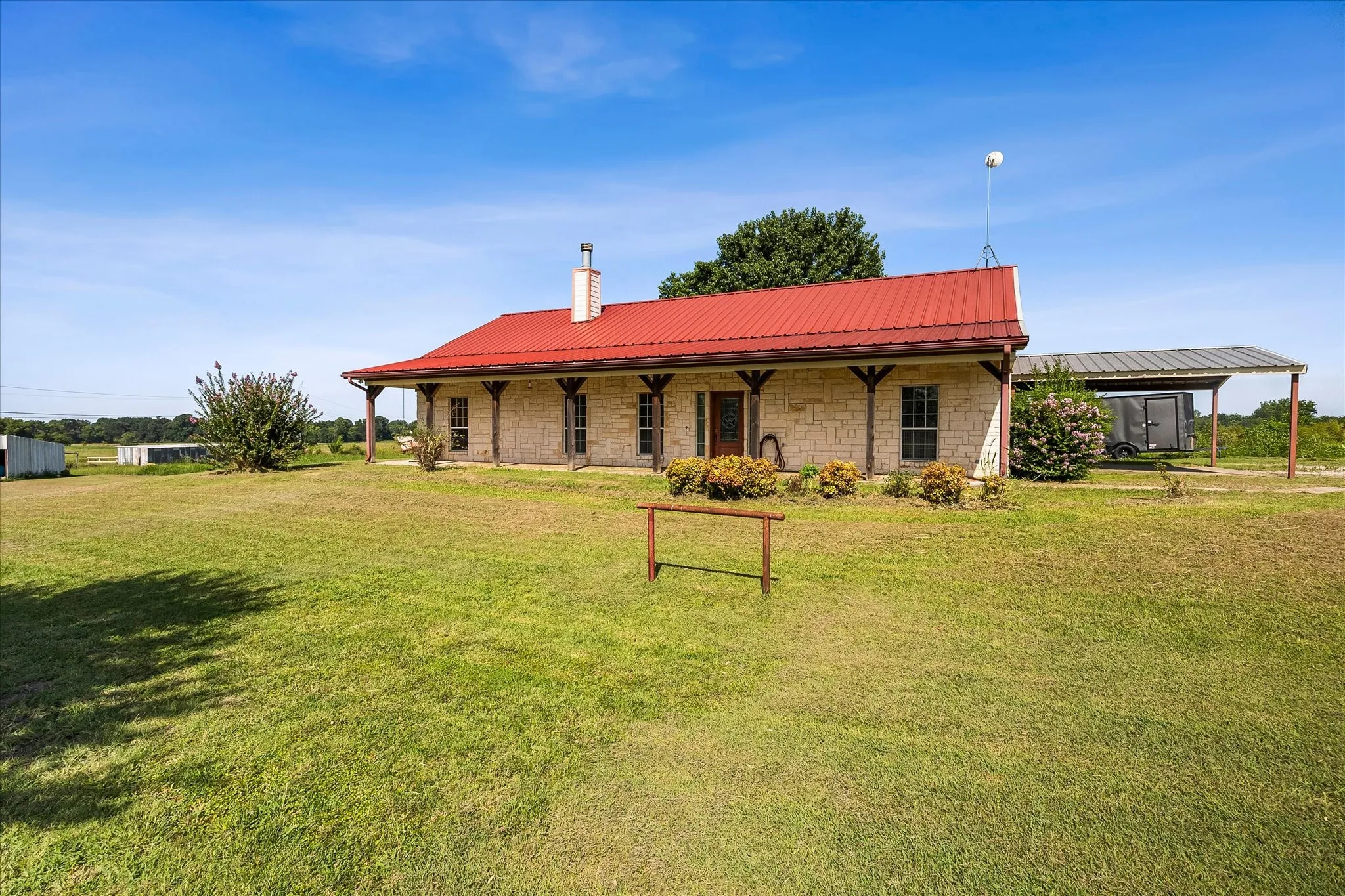 Single Family Residence For Sale in Hunt County , 2210 County Road 1076, Celeste, Texas 75423, 3 Bedroom, 2 Bathroom, 1 Garage spaces, 1,800 Sqft, built in 2008, mls#21326595, Real Estate Agent in Celeste, Homes For Sale in Hunt county, Homes For Sale in Celeste, Realtor in Celeste Texas, Real Estate Brokerage Independent Realty Texas, Luminita Cordes Realtor