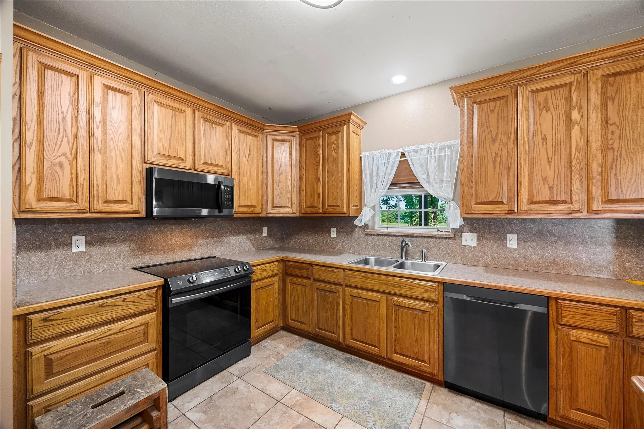Single Family Residence For Sale in Hunt County , 2210 County Road 1076, Celeste, Texas 75423, 3 Bedroom, 2 Bathroom, 1 Garage spaces, 1,800 Sqft, built in 2008, mls#21326595, Real Estate Agent in Celeste, Homes For Sale in Hunt county, Homes For Sale in Celeste, Realtor in Celeste Texas, Real Estate Brokerage Independent Realty Texas, Luminita Cordes Realtor