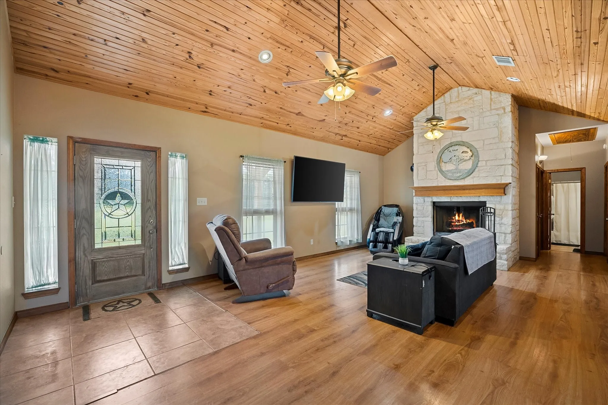 Single Family Residence For Sale in Hunt County , 2210 County Road 1076, Celeste, Texas 75423, 3 Bedroom, 2 Bathroom, 1 Garage spaces, 1,800 Sqft, built in 2008, mls#21326595, Real Estate Agent in Celeste, Homes For Sale in Hunt county, Homes For Sale in Celeste, Realtor in Celeste Texas, Real Estate Brokerage Independent Realty Texas, Luminita Cordes Realtor
