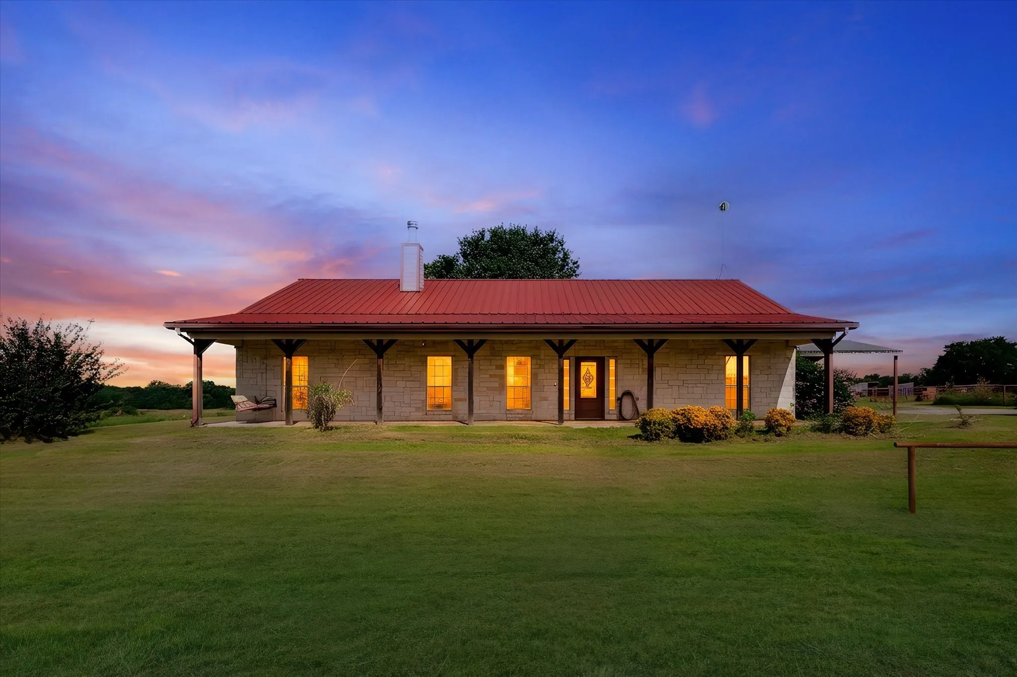 Single Family Residence For Sale in Hunt County , 2210 County Road 1076, Celeste, Texas 75423, 3 Bedroom, 2 Bathroom, 1 Garage spaces, 1,800 Sqft, built in 2008, mls#21326595, Real Estate Agent in Celeste, Homes For Sale in Hunt county, Homes For Sale in Celeste, Realtor in Celeste Texas, Real Estate Brokerage Independent Realty Texas, Luminita Cordes Realtor