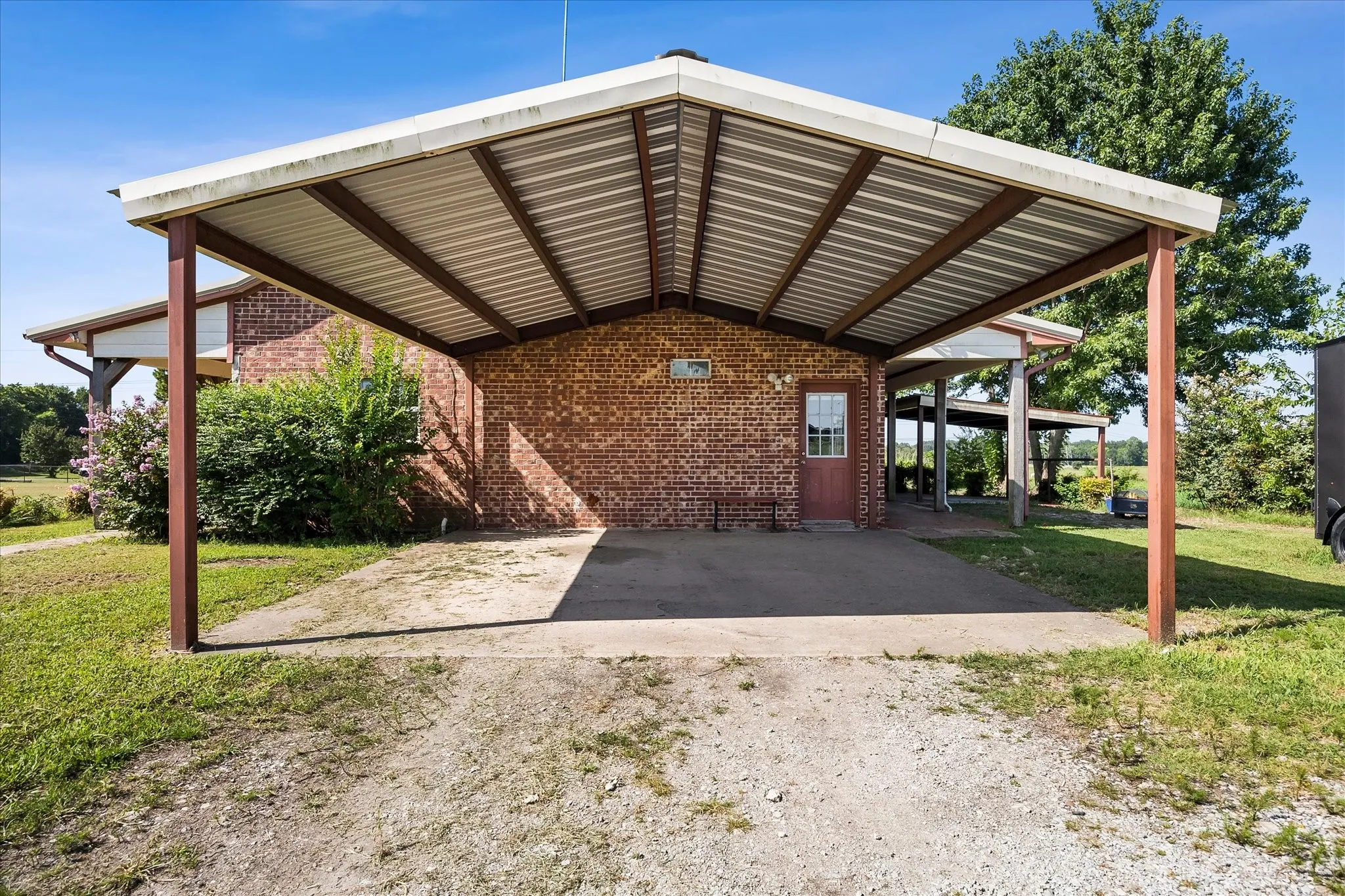 Single Family Residence For Sale in Hunt County , 2210 County Road 1076, Celeste, Texas 75423, 3 Bedroom, 2 Bathroom, 1 Garage spaces, 1,800 Sqft, built in 2008, mls#21326595, Real Estate Agent in Celeste, Homes For Sale in Hunt county, Homes For Sale in Celeste, Realtor in Celeste Texas, Real Estate Brokerage Independent Realty Texas, Luminita Cordes Realtor