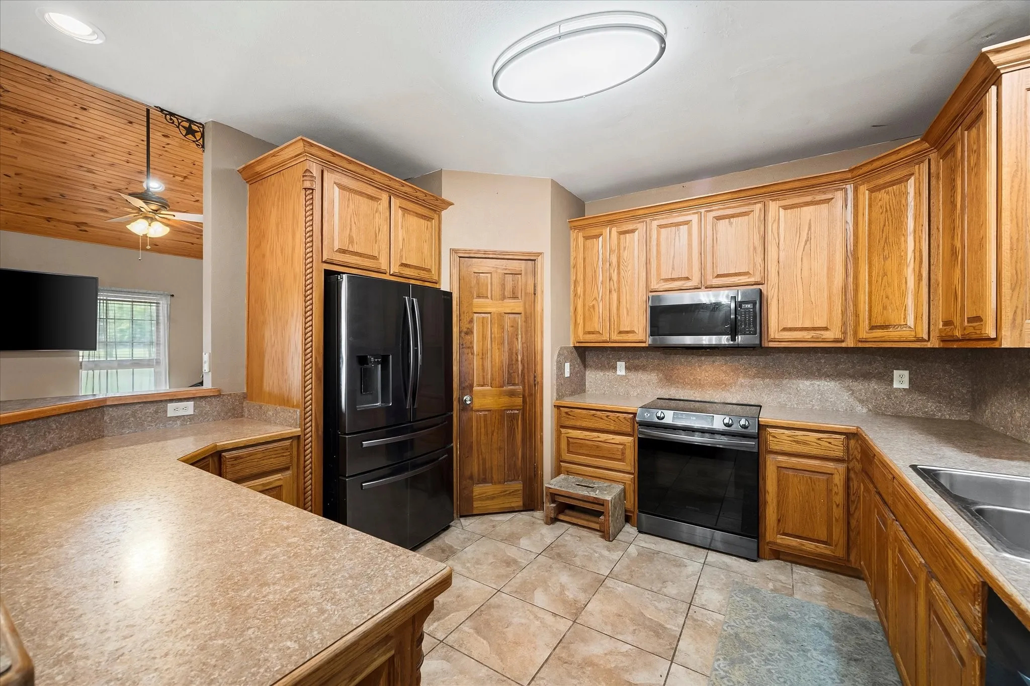 Single Family Residence For Sale in Hunt County , 2210 County Road 1076, Celeste, Texas 75423, 3 Bedroom, 2 Bathroom, 1 Garage spaces, 1,800 Sqft, built in 2008, mls#21326595, Real Estate Agent in Celeste, Homes For Sale in Hunt county, Homes For Sale in Celeste, Realtor in Celeste Texas, Real Estate Brokerage Independent Realty Texas, Luminita Cordes Realtor