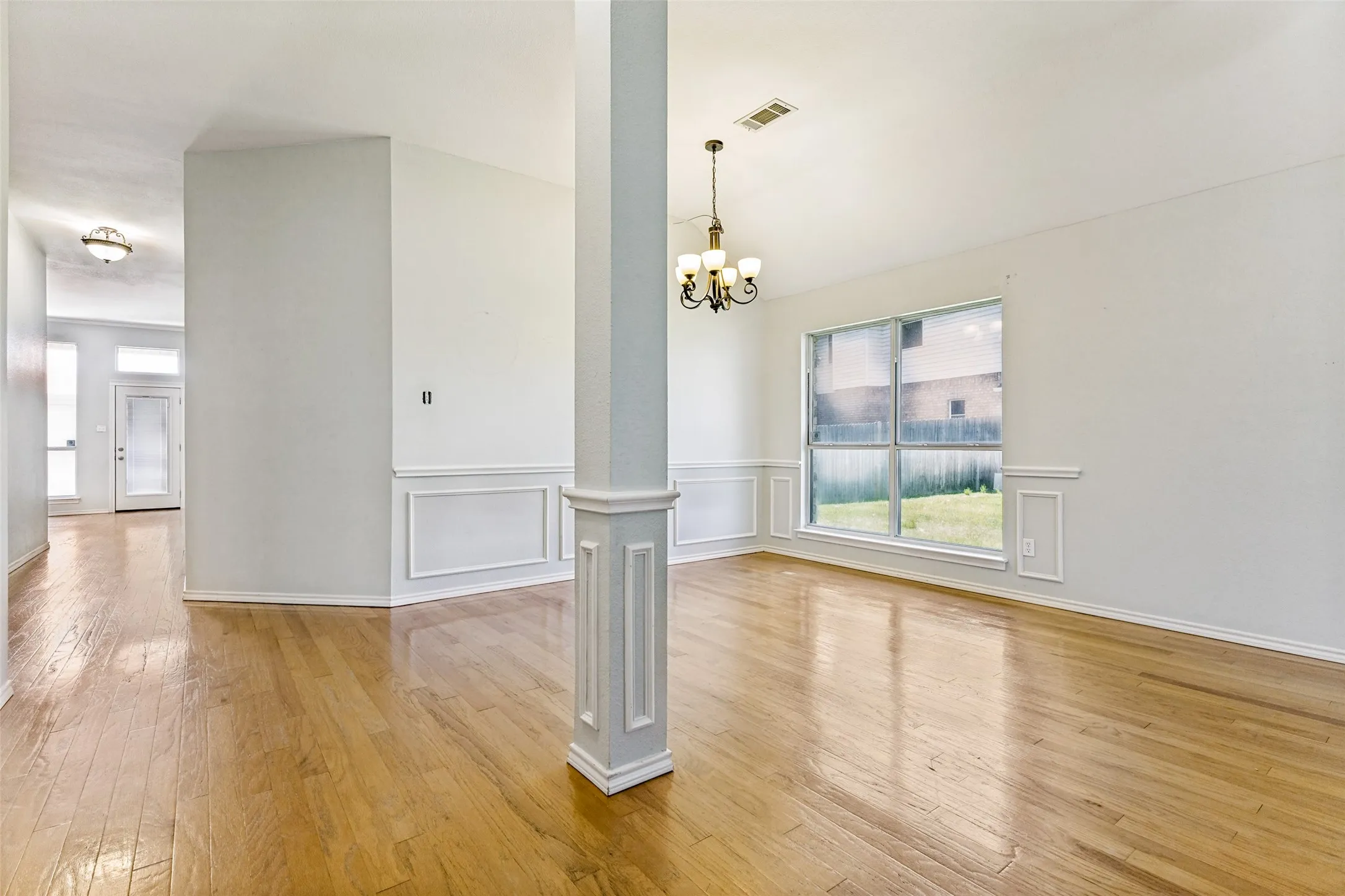 Single Family Residence For Sale in Tarrant County , 5856 Echo Bluff Drive, Haltom City, Texas 76137, 4 Bedrooms, 2 Bathrooms, 2 Garage spaces, 2,480 Sqft, built in 1996, Price $374,900, mls#21326596, Real Estate Agent in Haltom City, Homes For Sale in Tarrant county, Homes For Sale in Haltom City, Realtor in Haltom City Texas, Real Estate Brokerage Independent Realty Texas, Luminita Cordes Realtor