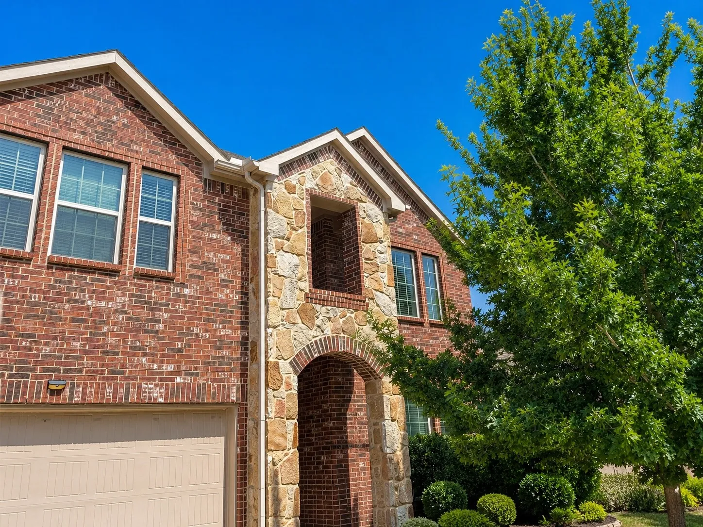 Single Family Residence For Sale in Kaufman County , 5125 Pleasant Springs Court, Forney, Texas 75126, 5 Bedroom, 4 Bathroom, 2 Garage spaces, 2,986 Sqft, built in 2017, mls#21325286, Real Estate Agent in Forney, Homes For Sale in Kaufman county, Homes For Sale in Forney, Realtor in Forney Texas, Real Estate Brokerage Independent Realty Texas, Luminita Cordes Realtor