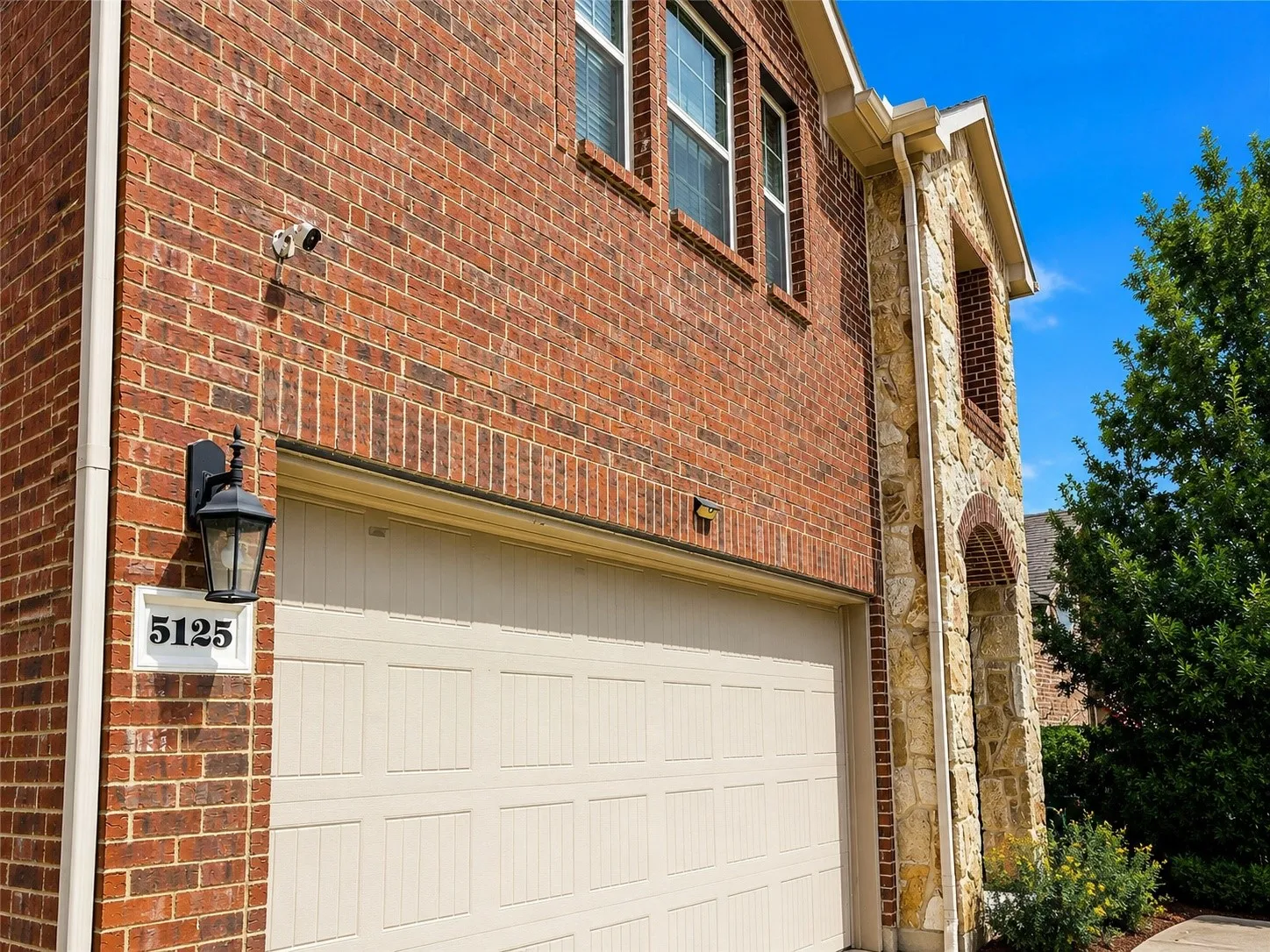 Single Family Residence For Sale in Kaufman County , 5125 Pleasant Springs Court, Forney, Texas 75126, 5 Bedroom, 4 Bathroom, 2 Garage spaces, 2,986 Sqft, built in 2017, mls#21325286, Real Estate Agent in Forney, Homes For Sale in Kaufman county, Homes For Sale in Forney, Realtor in Forney Texas, Real Estate Brokerage Independent Realty Texas, Luminita Cordes Realtor