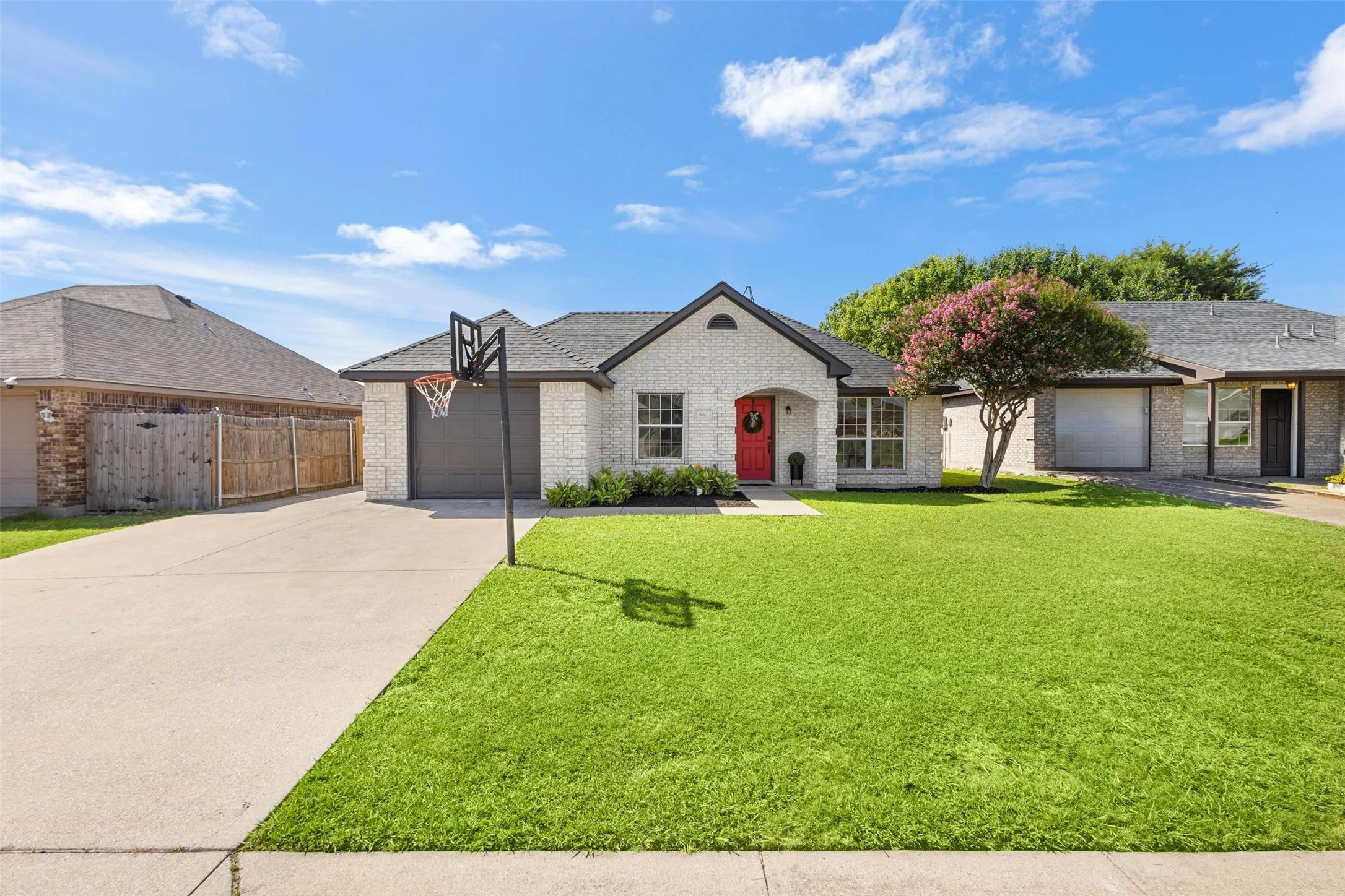 Single Family Residence For Sale in Ellis County , 620 Brenna Road, Waxahachie, Texas 75165, 3 Bedroom, 2 Bathroom, 1 Garage spaces, 1,244 Sqft, built in 2003, mls#21299350, Real Estate Agent in Waxahachie, Homes For Sale in Ellis county, Homes For Sale in Waxahachie, Realtor in Waxahachie Texas, Real Estate Brokerage Independent Realty Texas, Luminita Cordes Realtor
